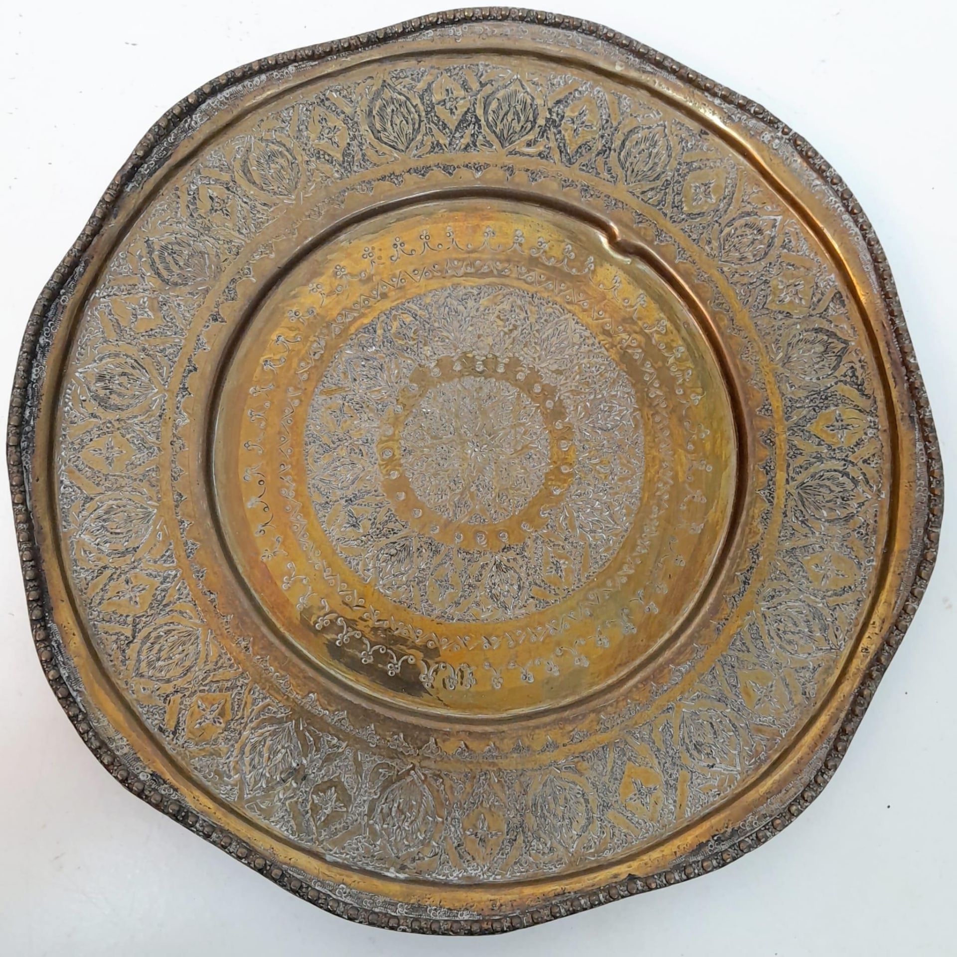 4 PERSIAN PEWTER AND BRASS ANTIQUE PLATES . - Image 2 of 6