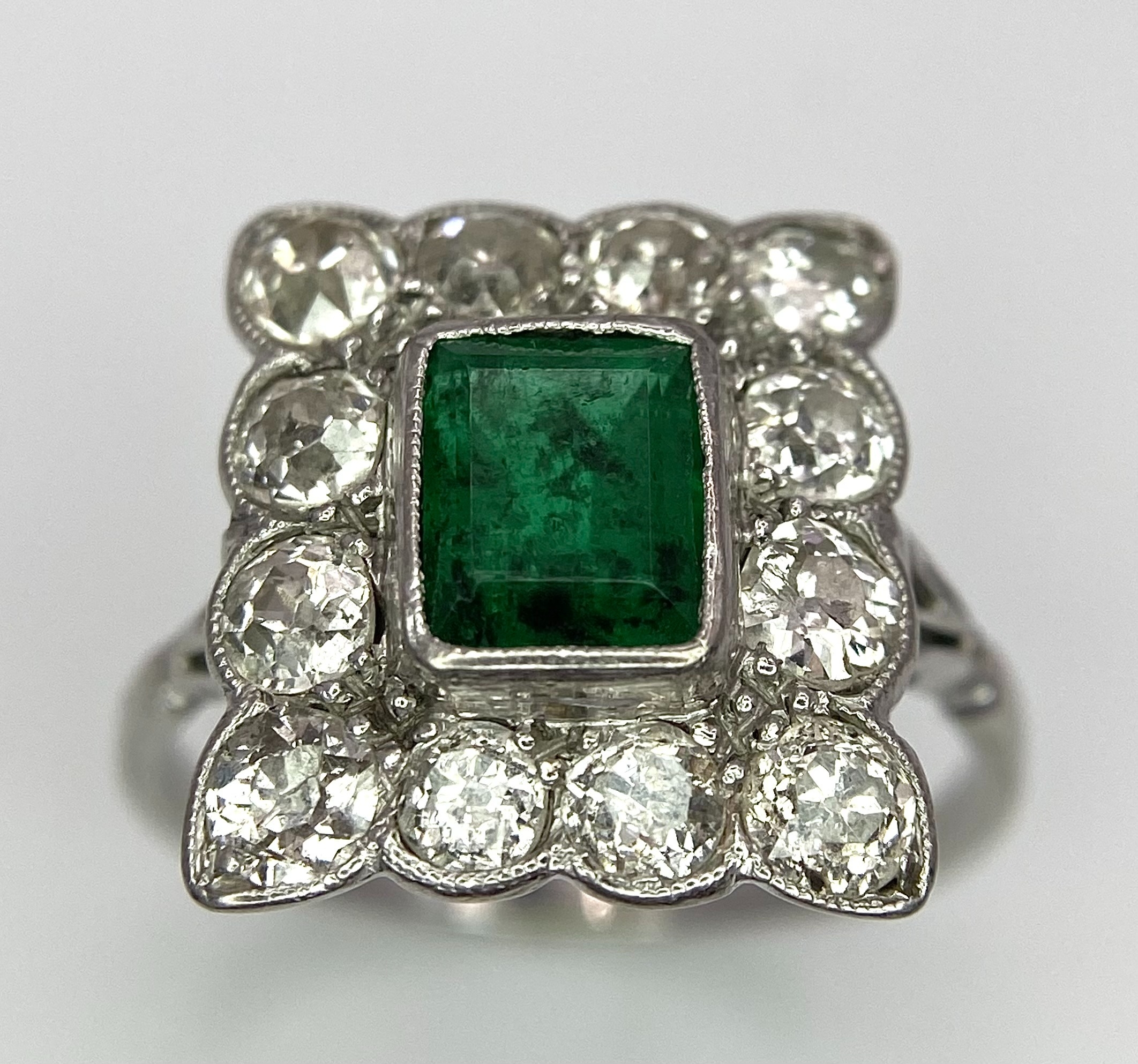 AN 18K WHITE GOLD (TESTED) EDWARDIAN OLD CUT DIAMOND AND EMERALD CLUSTER RING. 1.20CT OF OLD CUT - Image 2 of 9