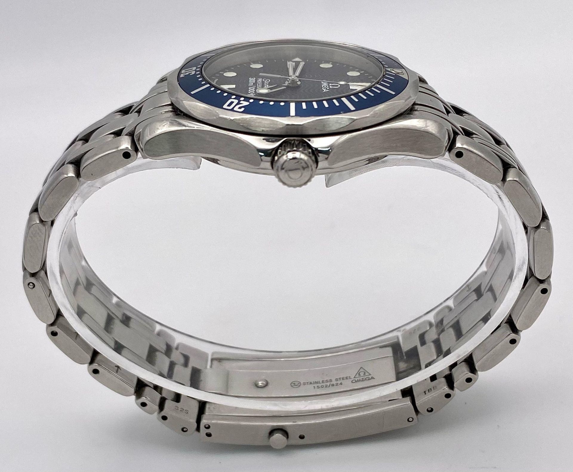 An Omega Seamaster Professional Quartz Divers Watch. Stainless steel bracelet and case - 37mm. - Bild 5 aus 9