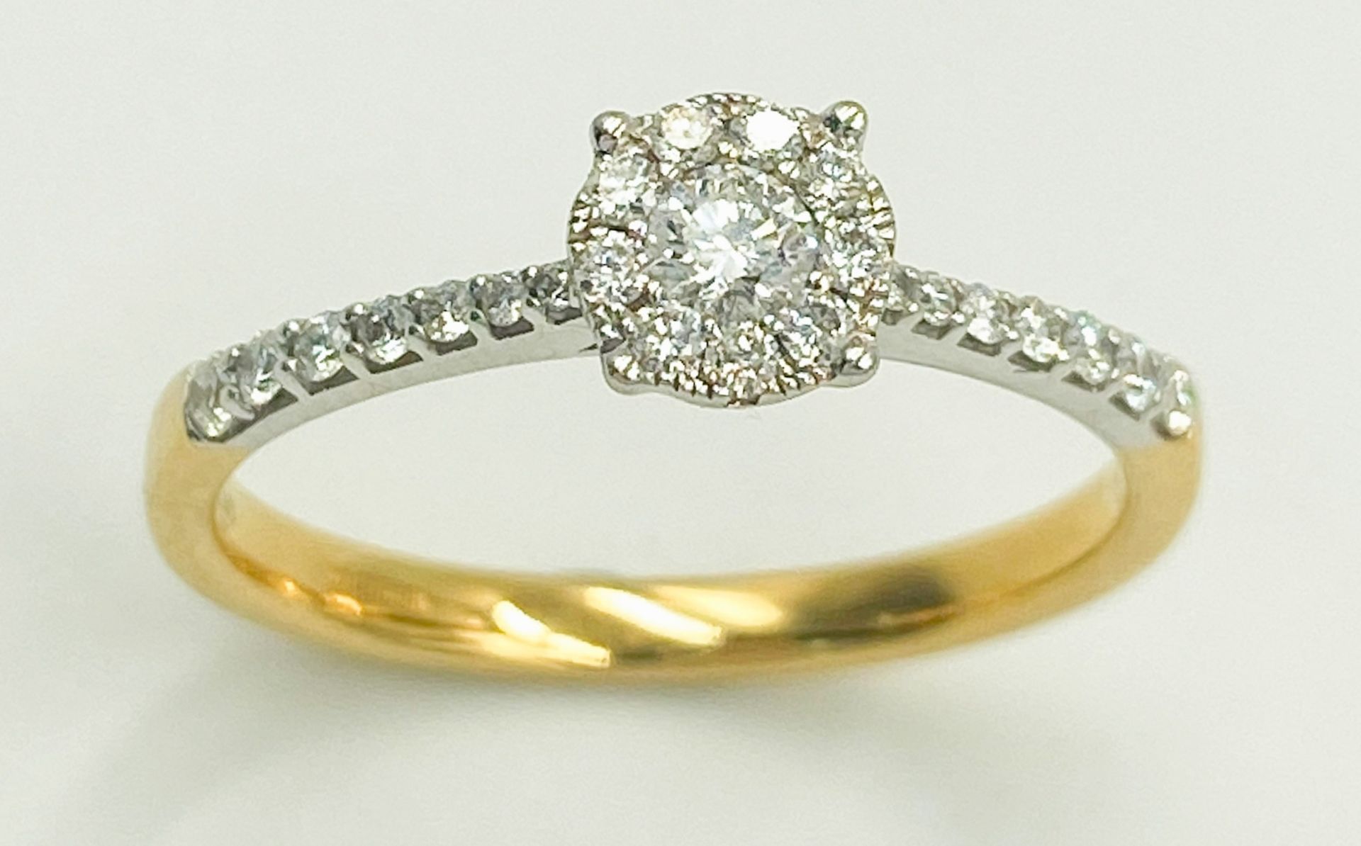 AN 18K YELLOW GOLD DIAMOND RING - 0.30CT. 2.5G. SIZE N. - Image 3 of 6
