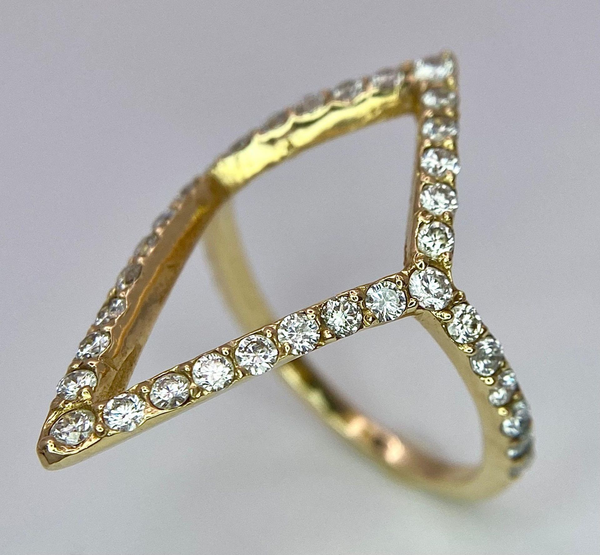 An 18K Yellow Gold (tested) Diamond Trillion Shaped Ring. Size J. 2.6g weight. Ref: 016674 - Image 3 of 4