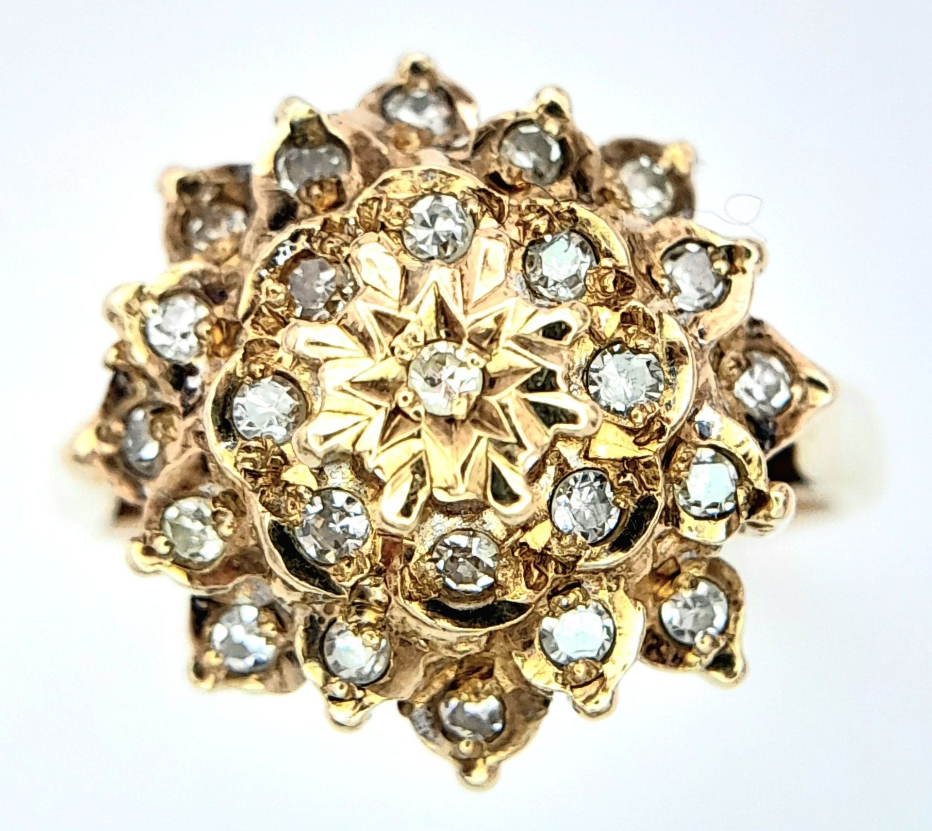 A 9K YELLOW GOLD DIAMOND CLUSTER RING. Size J, 2.8g total weight. Ref: SC 8032 - Image 3 of 6