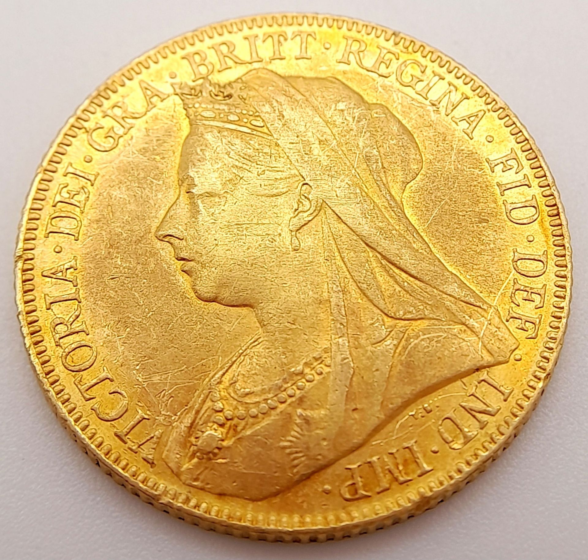 A 1900 Queen Victoria 22K Gold Full Sovereign Coin. Good definition. - Bild 2 aus 4