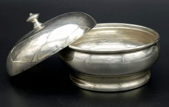 A SOLID SILVER TRINKET BOX IN THE SHAPE OF A SERVICE BELL . 164gms 11cms DIAMETER