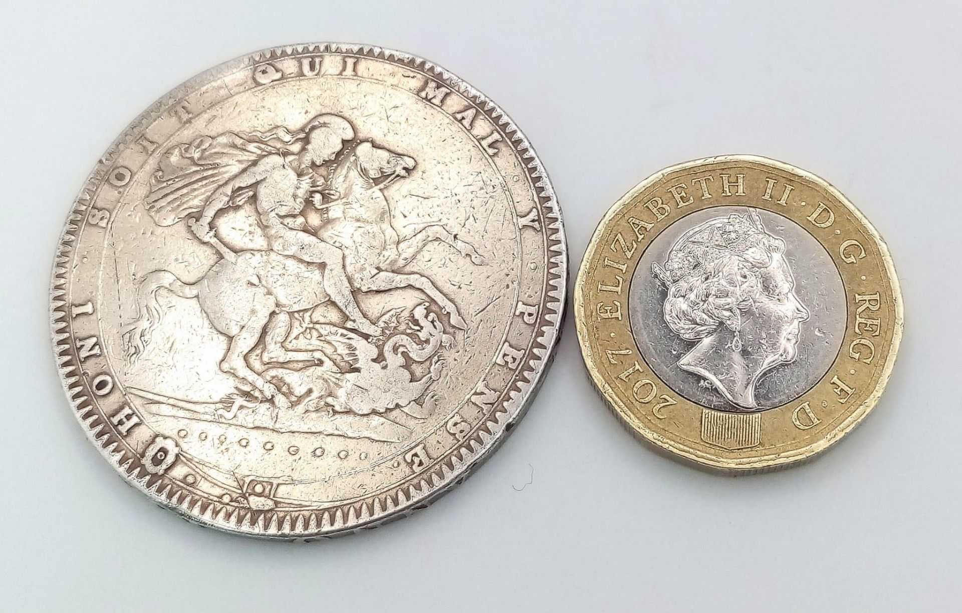 An 1820 George III Silver Crown Coin. F+ grade but please see photos. - Bild 3 aus 3