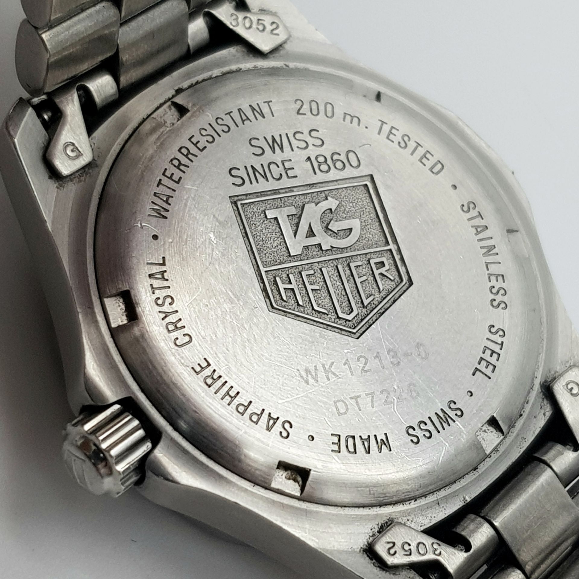 A TAG-HEUER LADIES PROFESSIONAL STAINLESS STEEL WATCH WITH AMAZING NAVY BLUE DIAL . 32mm COMES IN - Image 4 of 7
