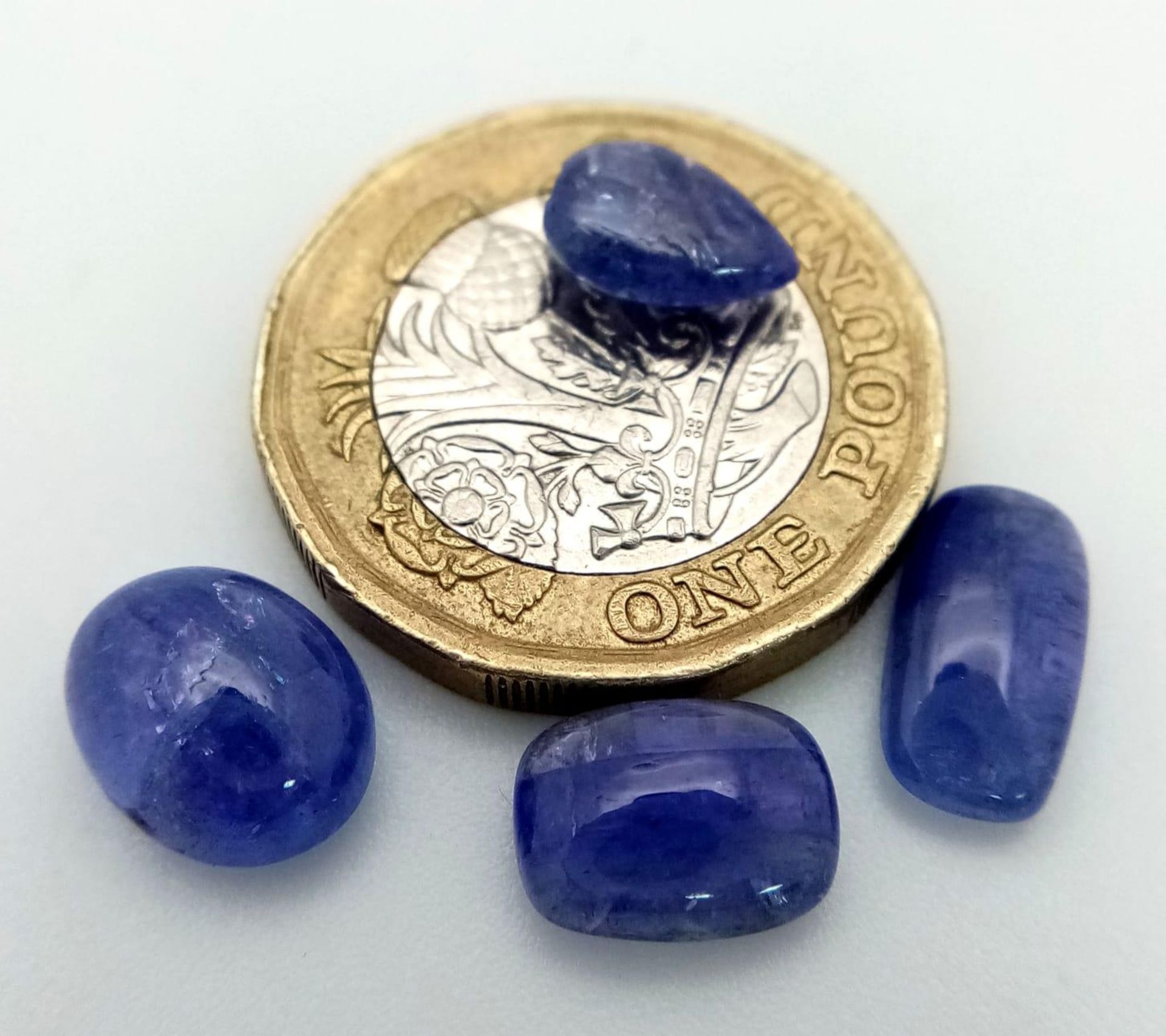 A 10ct Cabochon Tanzanite Gemstones Lot of 4 Pieces. Mixed Shapes. - Bild 3 aus 3