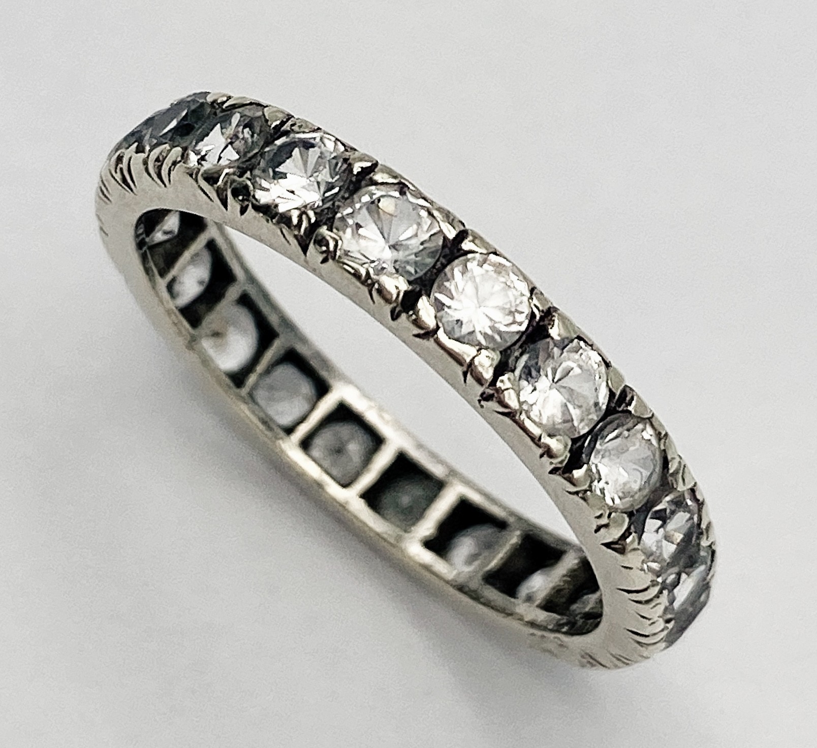 A VINTAGE 9K WHITE GOLD (TESTED) DIAMOND FULL ETERNITY RING. 2.5G. SIZE 0. - Image 3 of 6
