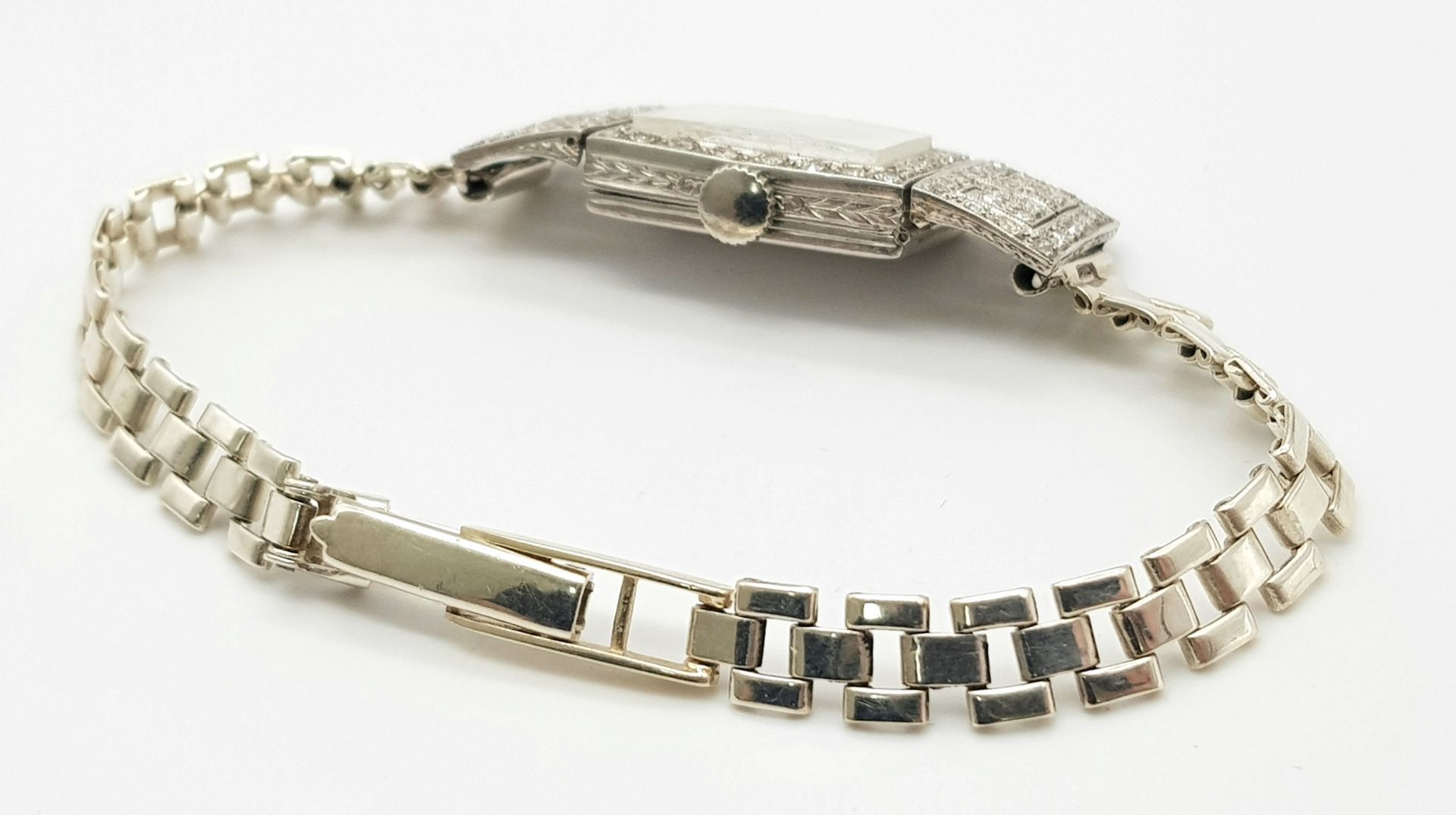 An Antique Art Deco Platinum and Diamond Ladies Watch. Note: Original bracelet has been replace with - Bild 6 aus 6