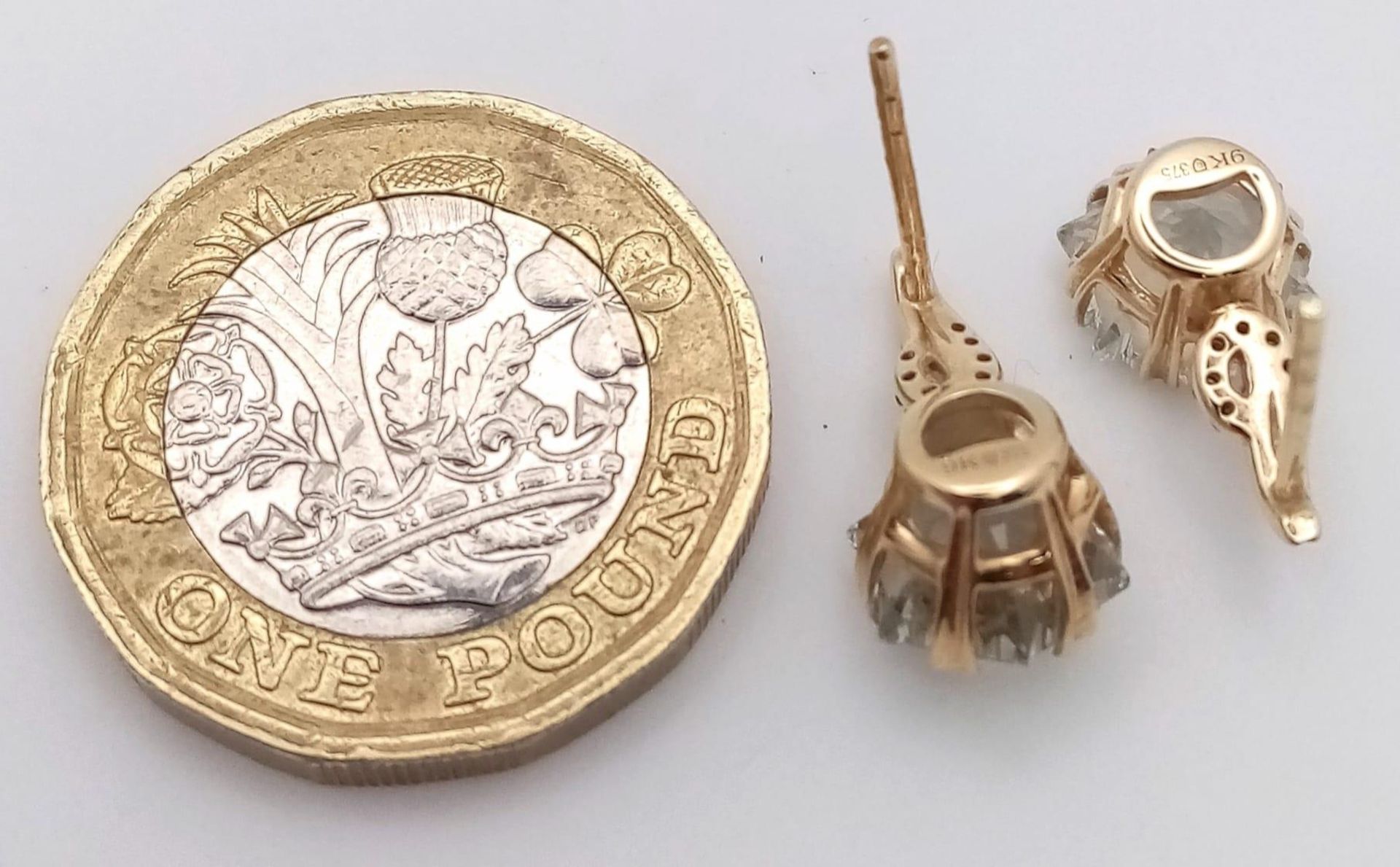 A Pair of 9K Yellow Gold Prasiolite (snowflake cut) Earrings. 2.62g total weight. - Bild 3 aus 3