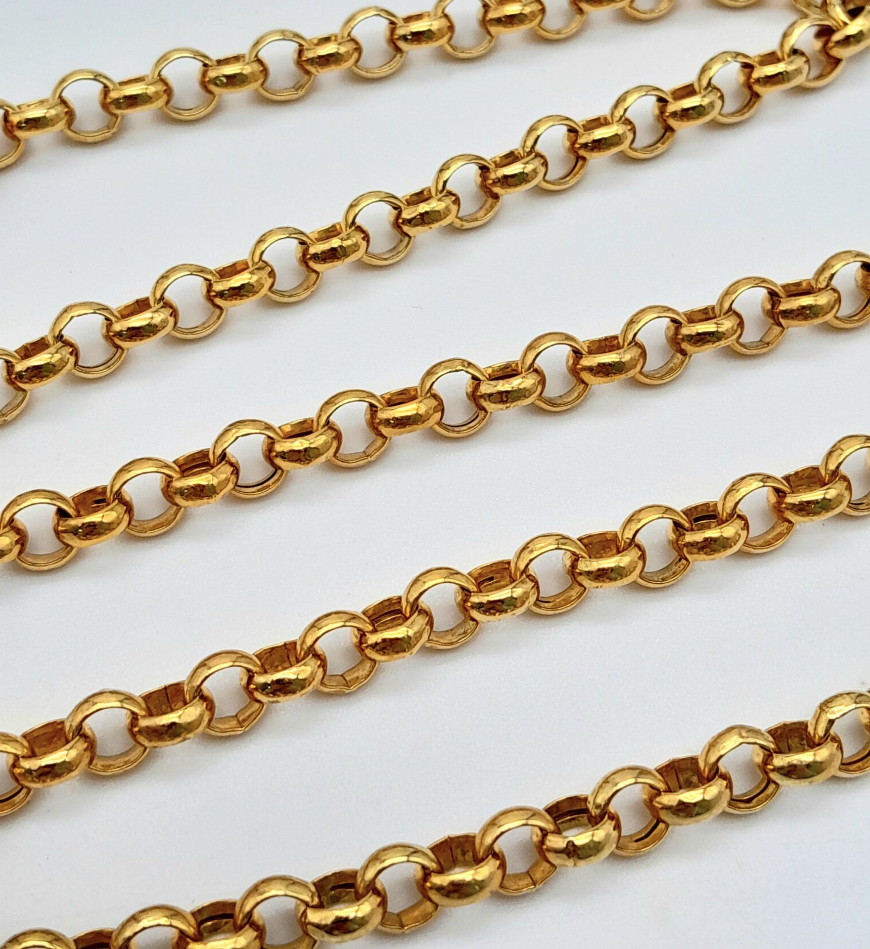 An Italian 9K Yellow Gold Belcher Chain/Necklace. 48cm. 12.2g weight. - Bild 3 aus 5