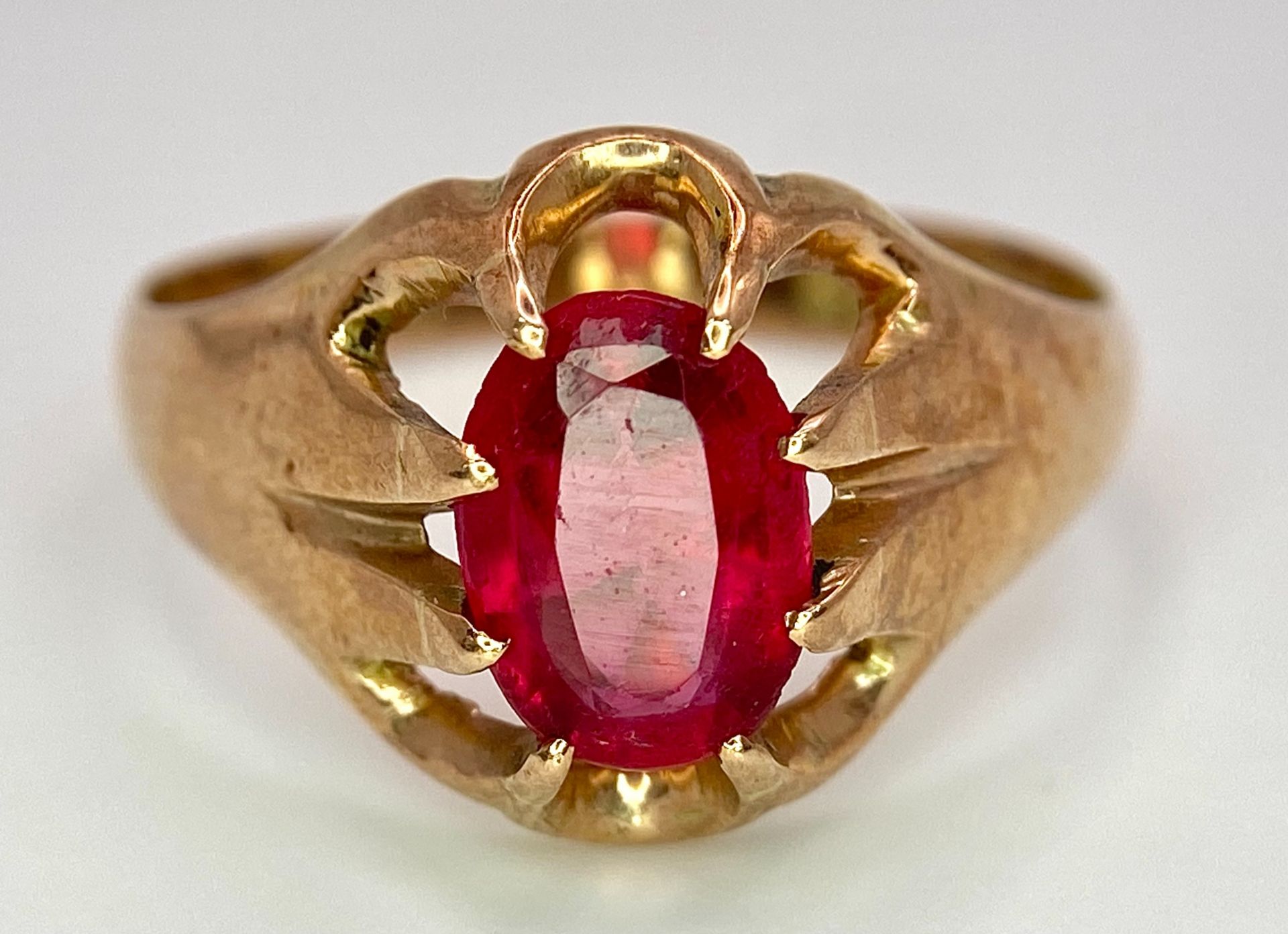 A vintage, 9 K rose gold solitaire ring with an oval cut ruby, ring size: U, weight: 3.8 g. - Bild 4 aus 7