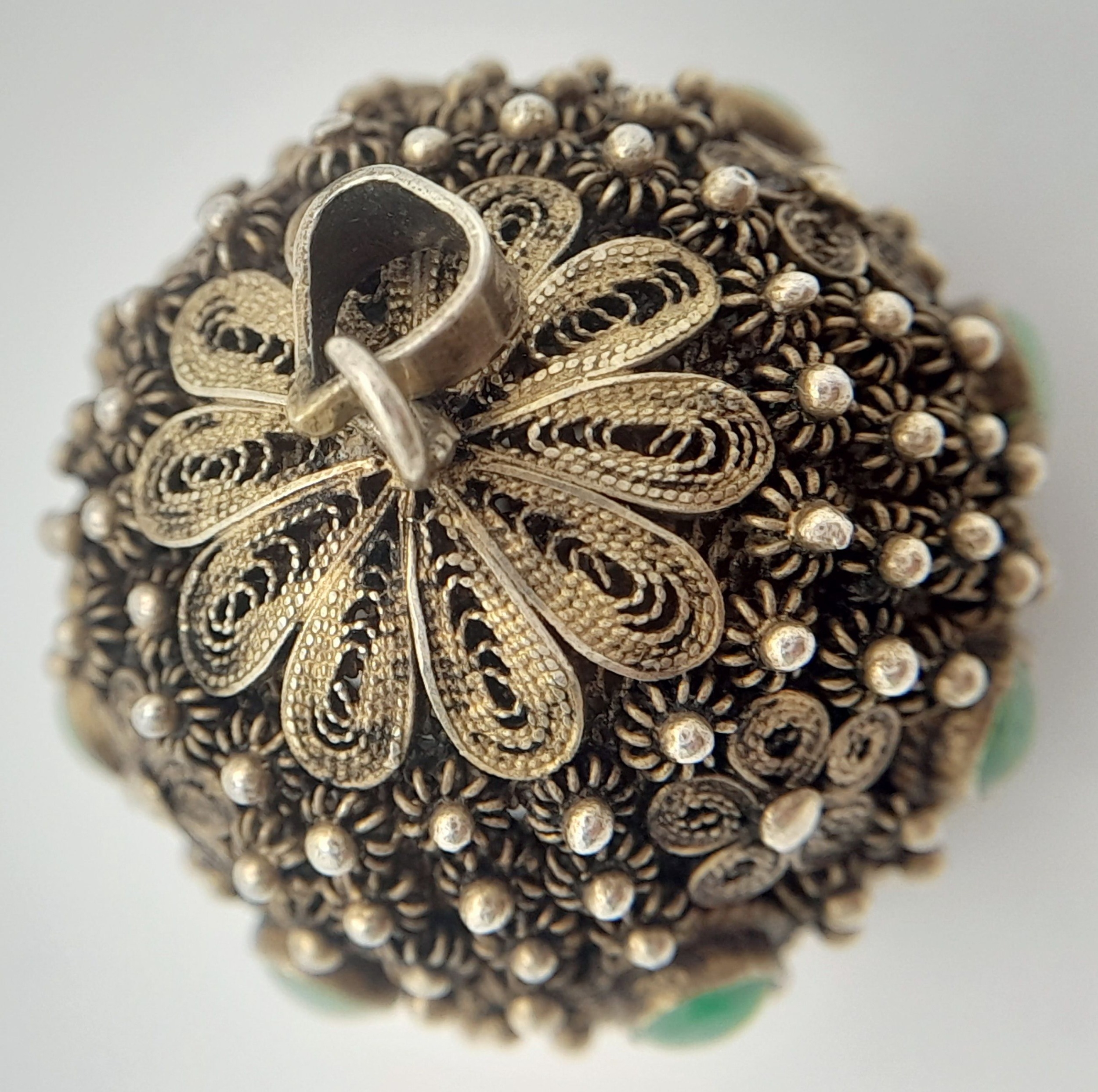 An Antique Gold Plated Silver Decorative Orb Pendant. Ornate filigree work with jade accents. 3.5cm. - Image 3 of 5