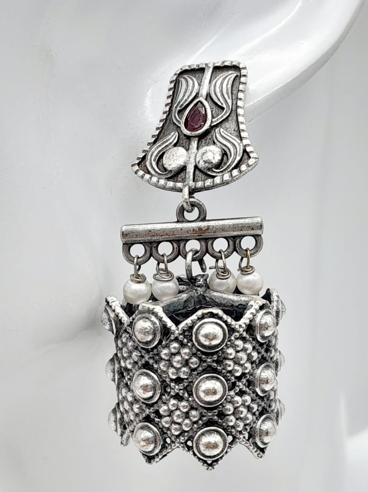 A Wonderful Trio of: Carnelian cuff bracelet, 800 German silver earrings and Berber amber resin - Image 4 of 6