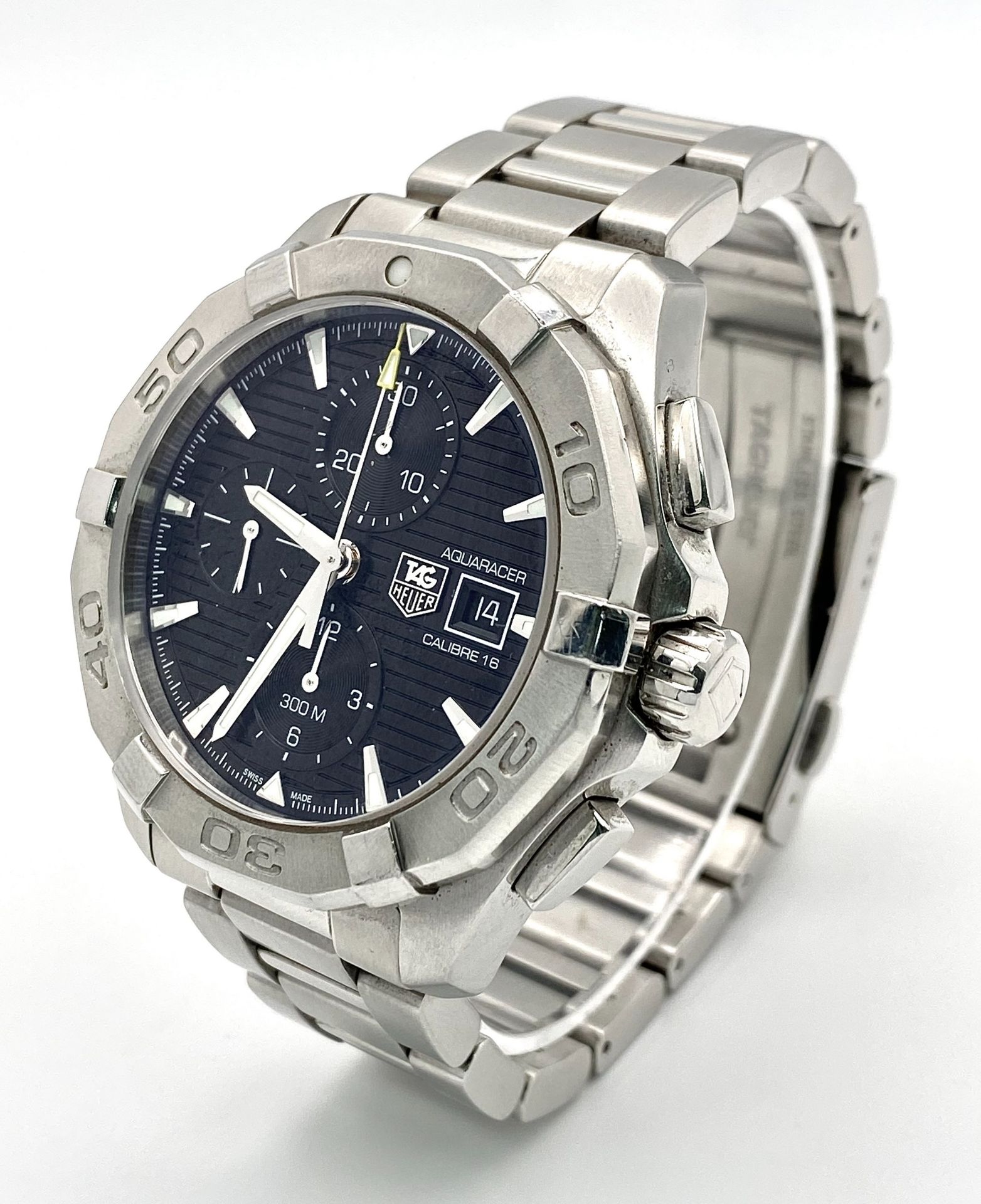 A TAG HEUER AQUARACER CALIBRE 16 AUTOMATIC GENTS WATCH - STAINLESS STEEL BRACELET AND CASE - 44MM. - Image 4 of 9