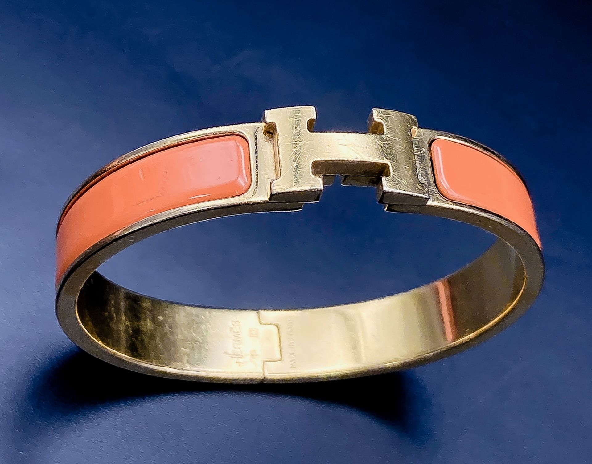 A Hermes Gold Plated and Inlaid Orange Enamel Bangle. 6cm inner diameter. Comes with original Hermes - Image 2 of 5
