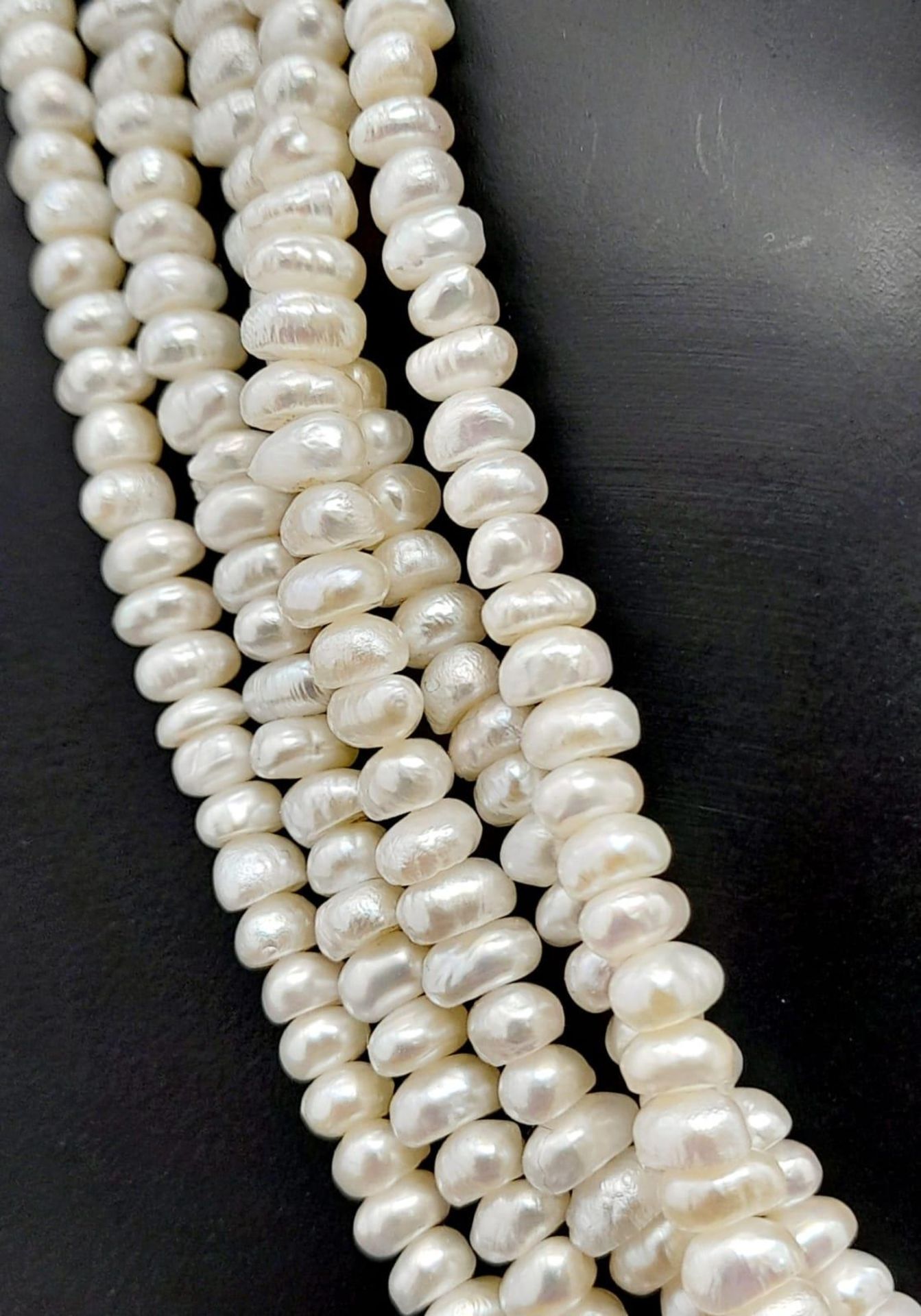 A vintage, five row, natural, white pearl necklace, with a statement gold plated clasp. Length: 42 - Image 2 of 5