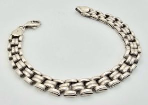 A STERLING SILVER LINKED BRACELET. 19cm length, 10.2g total weight. Ref: SC 8082