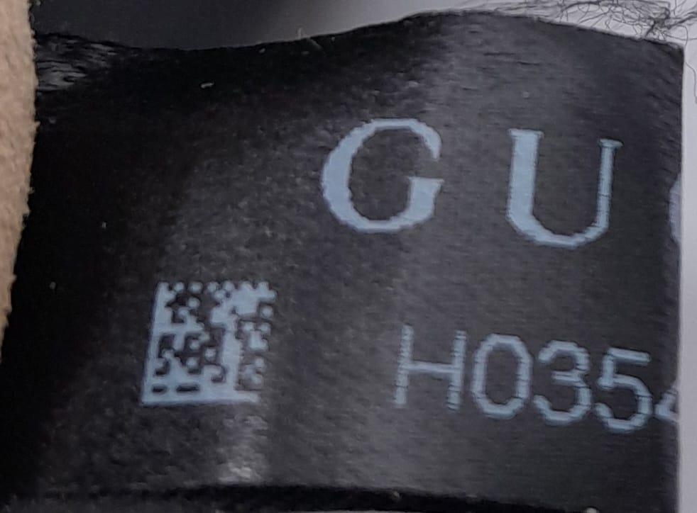 A Gucci Marmont Quilted Leather Cross-Body bag. Adjustable shoulder strap. Gold-tone Hardware. Beige - Bild 10 aus 12