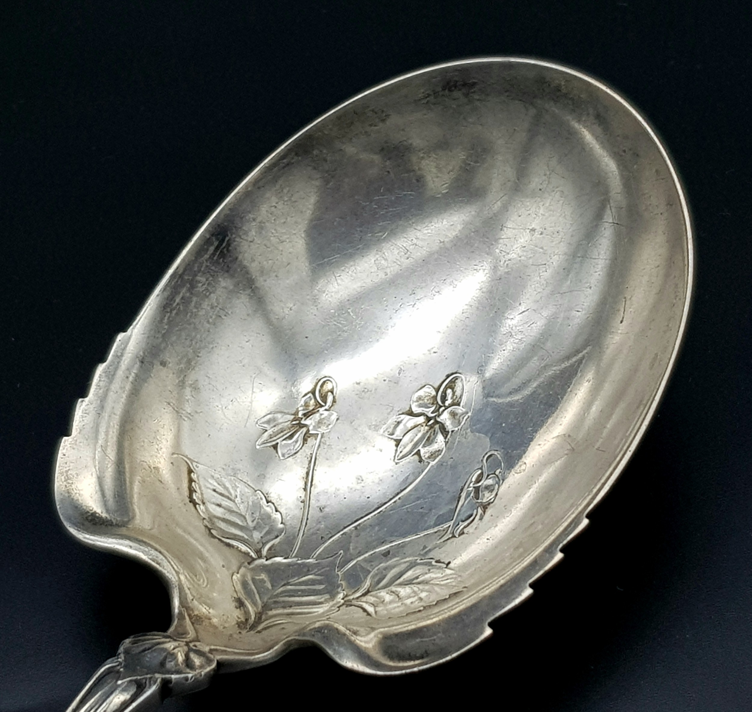 A TRULY REMARKABLE LARGE SOLID SILVER FRUIT SPOON , 22cms IN LENGTH AND 7cms WIDTH . 98.2gms - Image 5 of 6