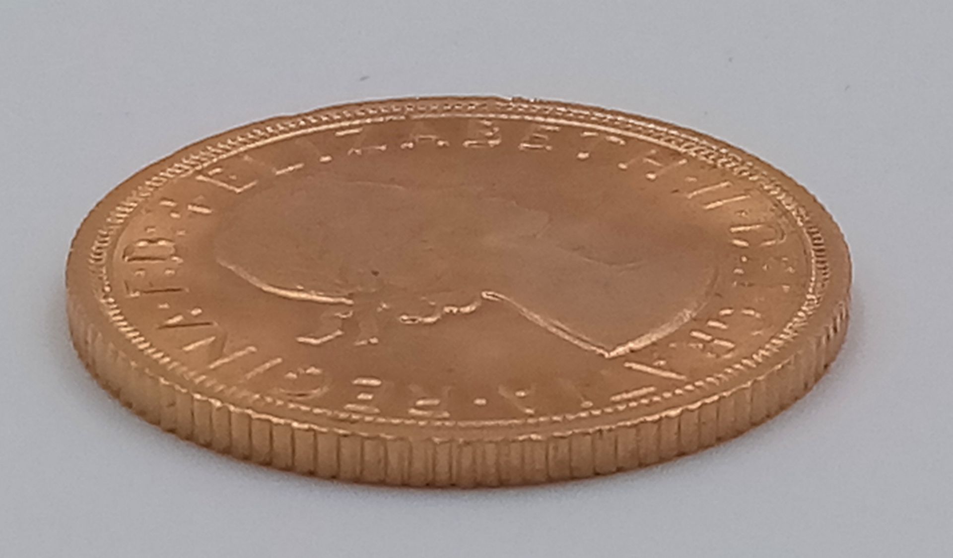 A 22 K yellow gold, Queen Elizabeth II, 1967, sovereign, full weight (8 g.), good condition, but - Bild 3 aus 3