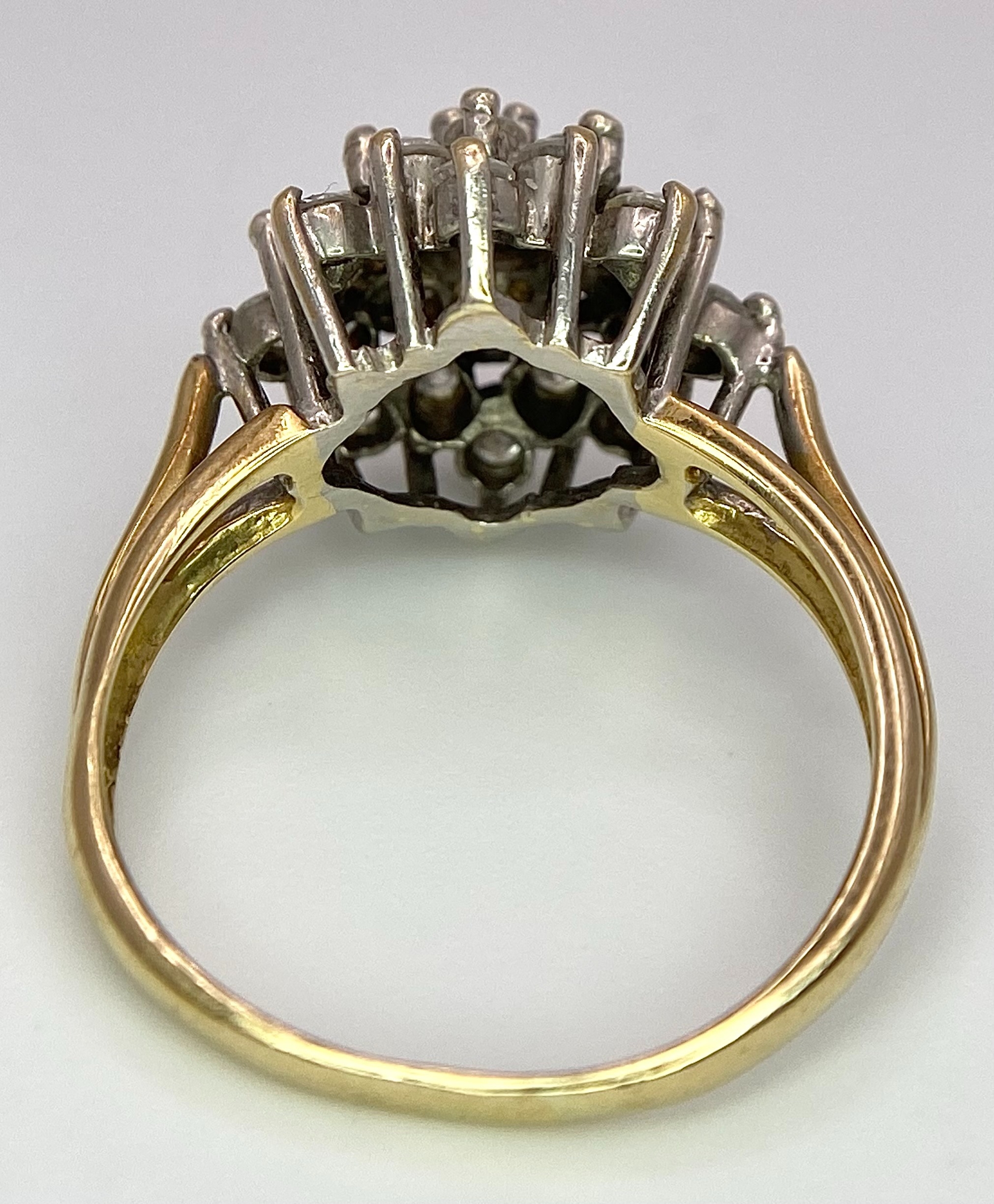 AN 18K YELLOW GOLD DIAMOND CLUSTER RING - 1CTW. 4.2G. SIZE L 1/2. - Image 4 of 7