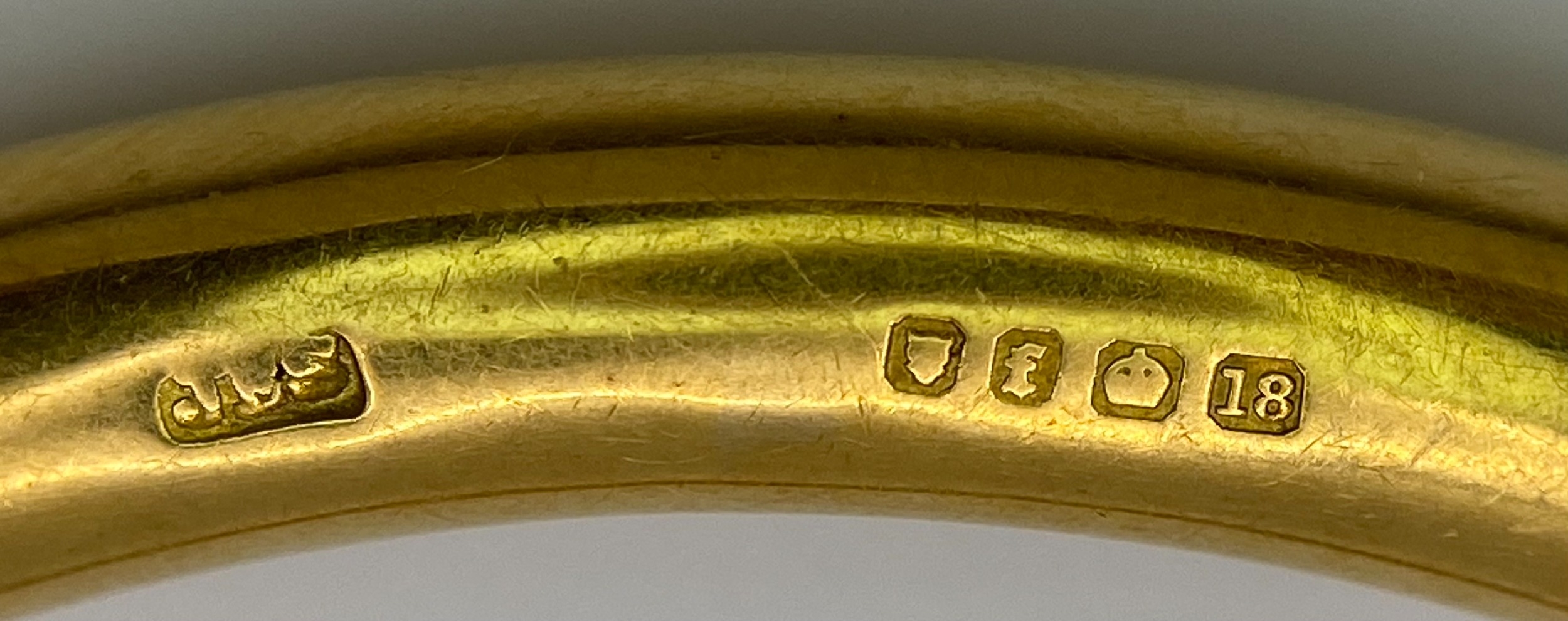 A Lovely Vintage 18K Gold Large Bangle. 8cm inner diameter. Fully UK hallmarked. 28.3g - Image 3 of 3
