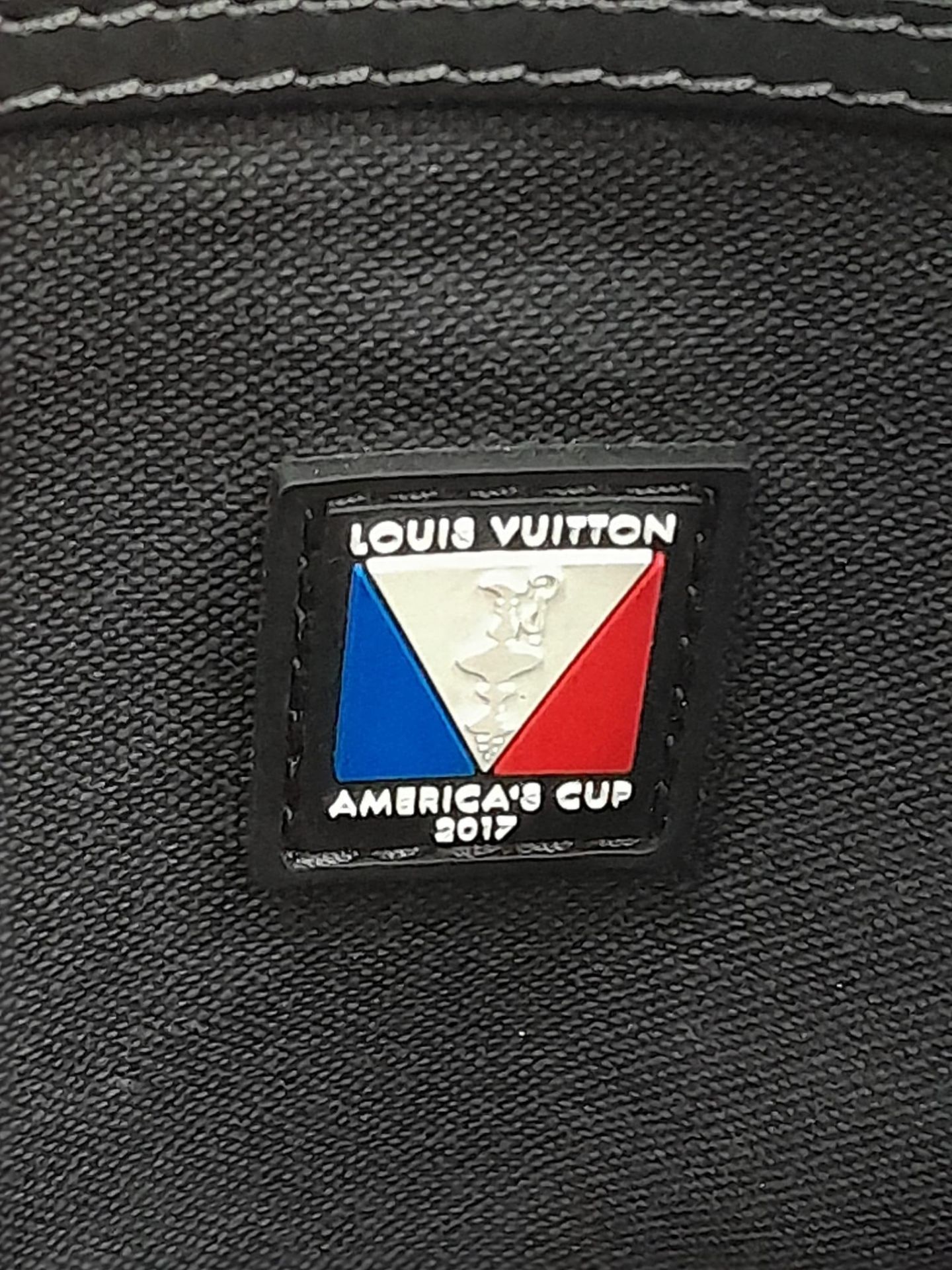 A Louis Vuitton America's Cup Oversized Keepall. Damier canvas in dark blue with a 'V' Gaston logo - - Bild 7 aus 9