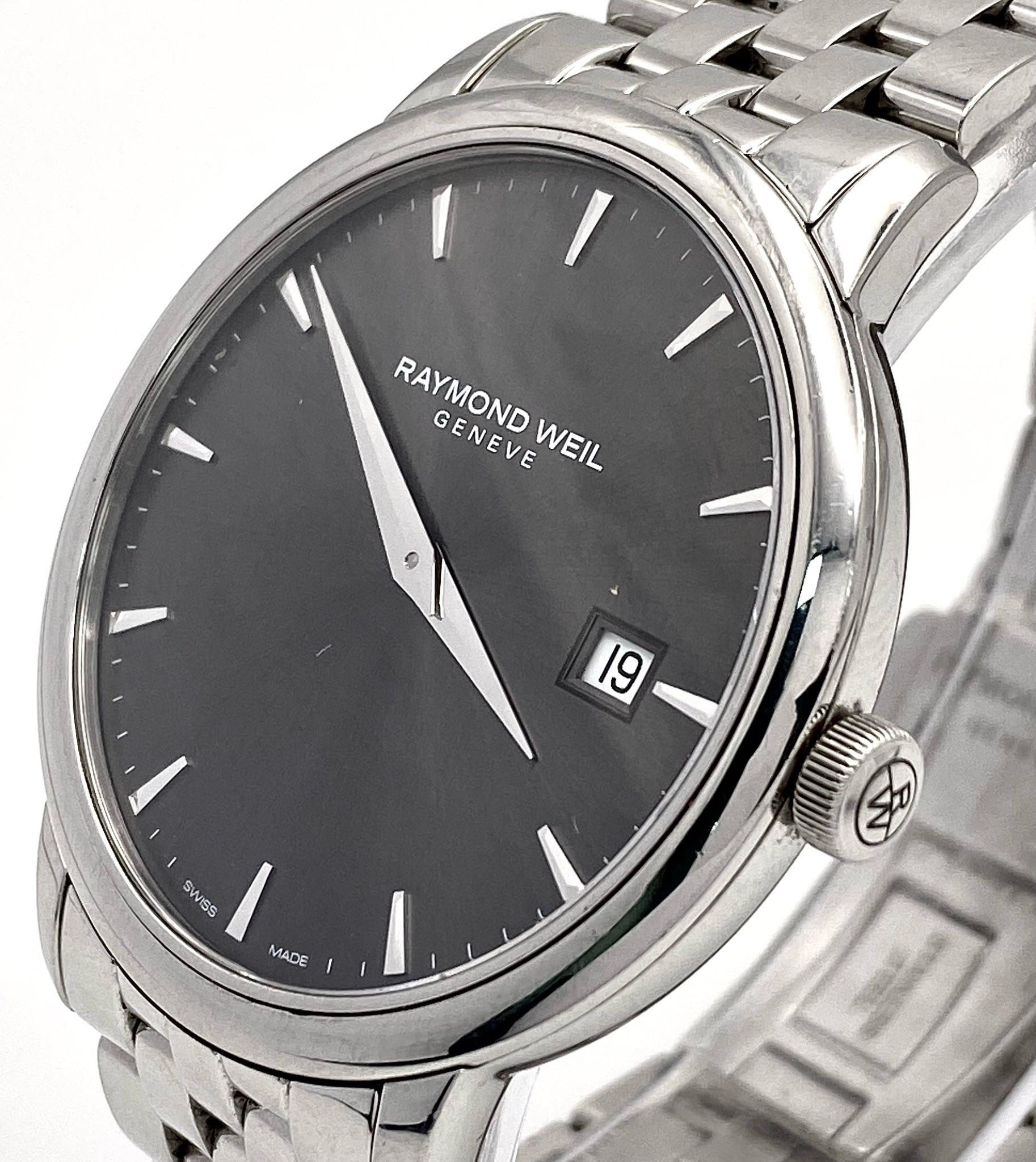 A Classic Raymond Weil Geneve Quartz Gents Watch. Stainless steel bracelet and case - 39mm. Silver - Image 4 of 10