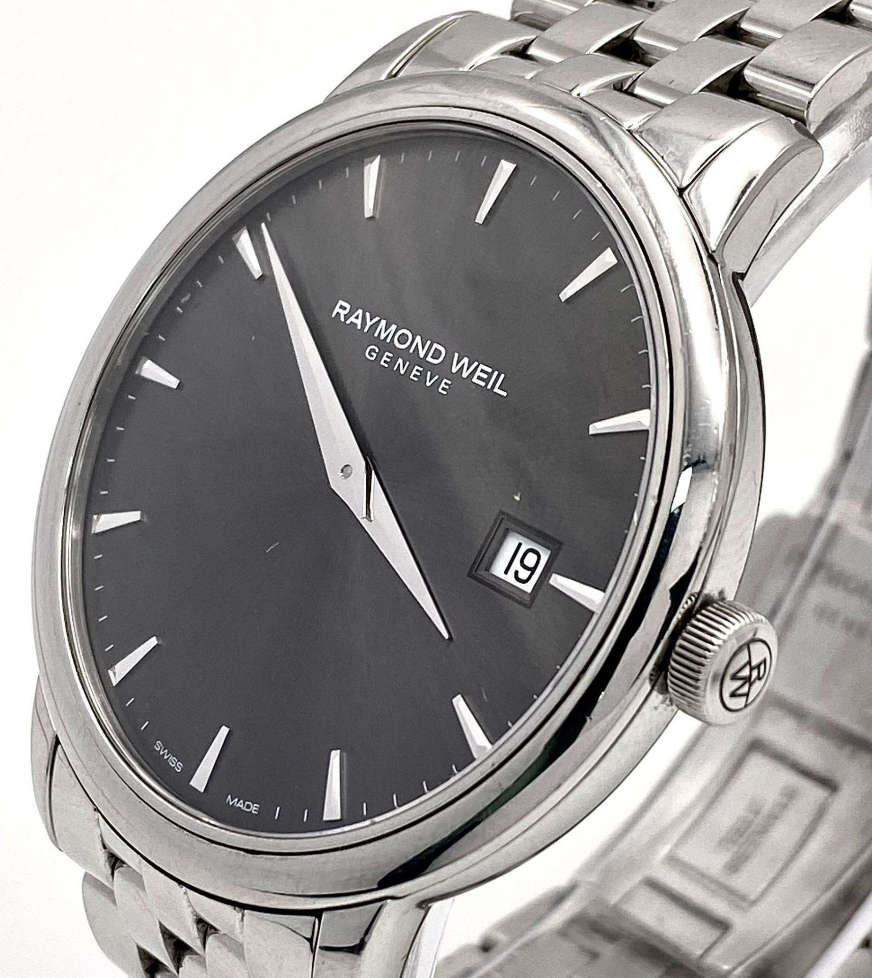 A Classic Raymond Weil Geneve Quartz Gents Watch. Stainless steel bracelet and case - 39mm. Silver - Bild 4 aus 10