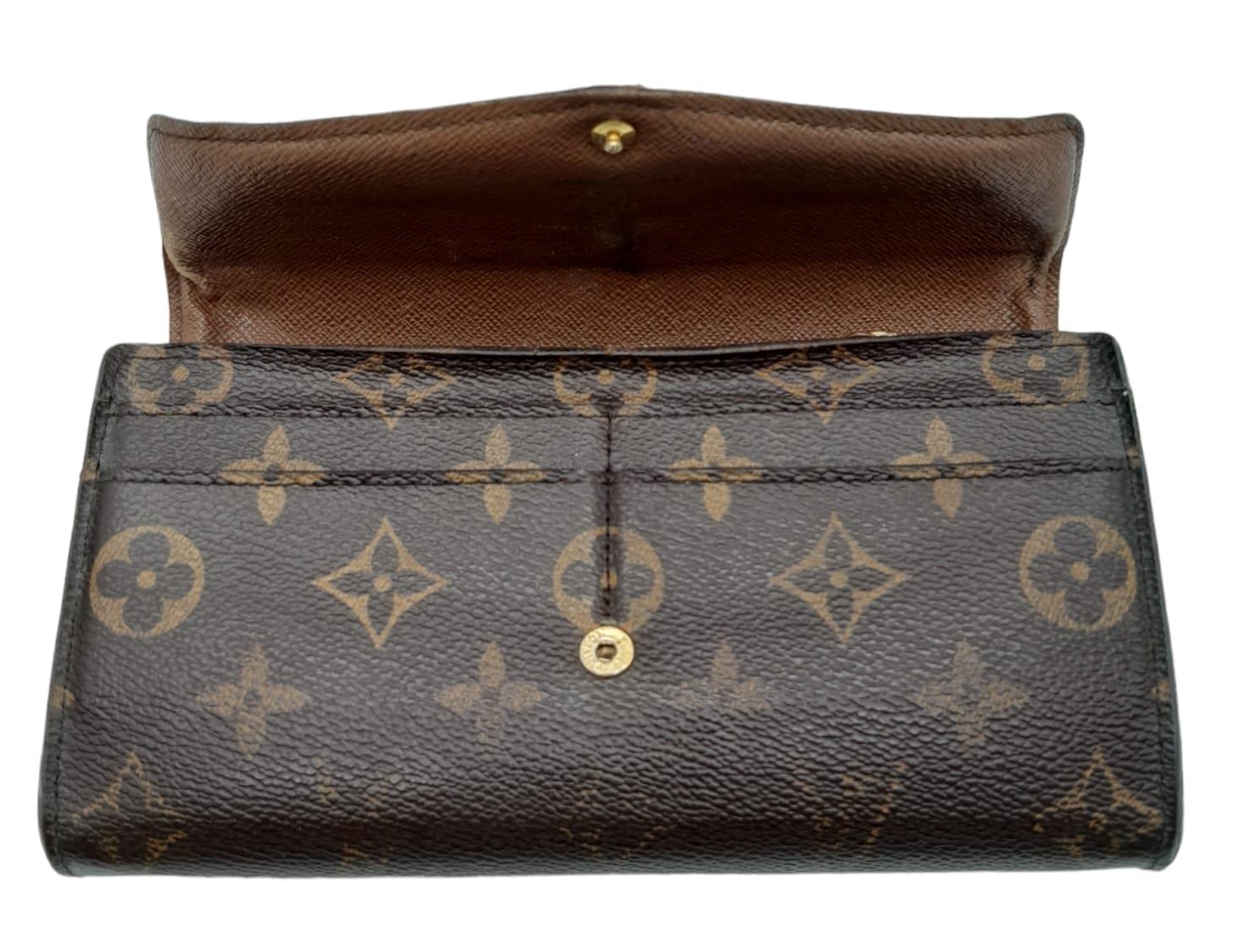 A Louis Vuitton Monogram Wallet. Leather exterior with an open compartment on back and press stud - Image 5 of 10