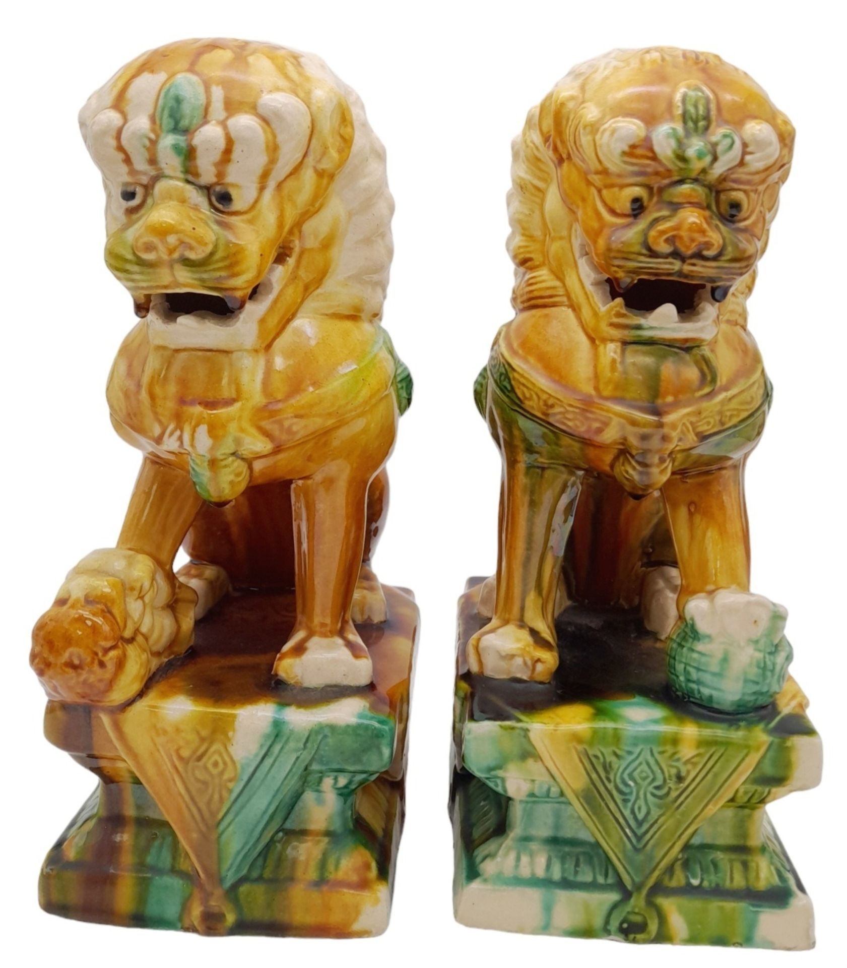 A Pair of Vintage Ceramic Chinese Fu Dogs. Beautifully coloured. 26cm tall. - Bild 3 aus 7