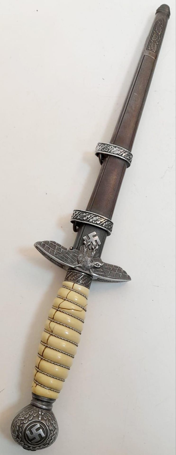 3rd Reich 2nd Pattern Luftwaffe Officers Dagger. Produced by wMw Waffen Circa 1937. Alas there is - Bild 3 aus 5