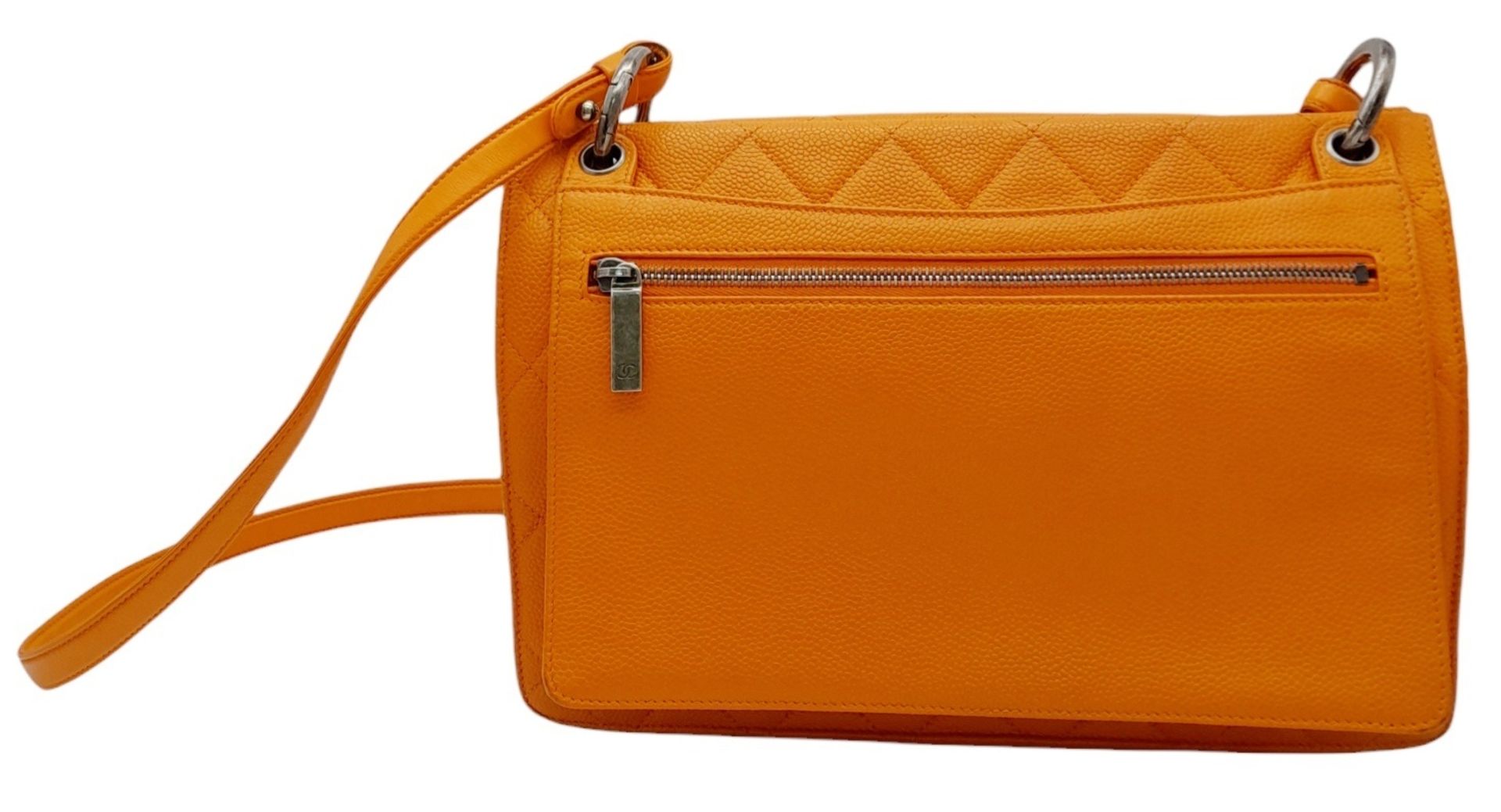 A Chanel Orange Quilted Caviar Leather Retro Shoulder Bag. Front flap with CC turn-lock and - Bild 5 aus 14