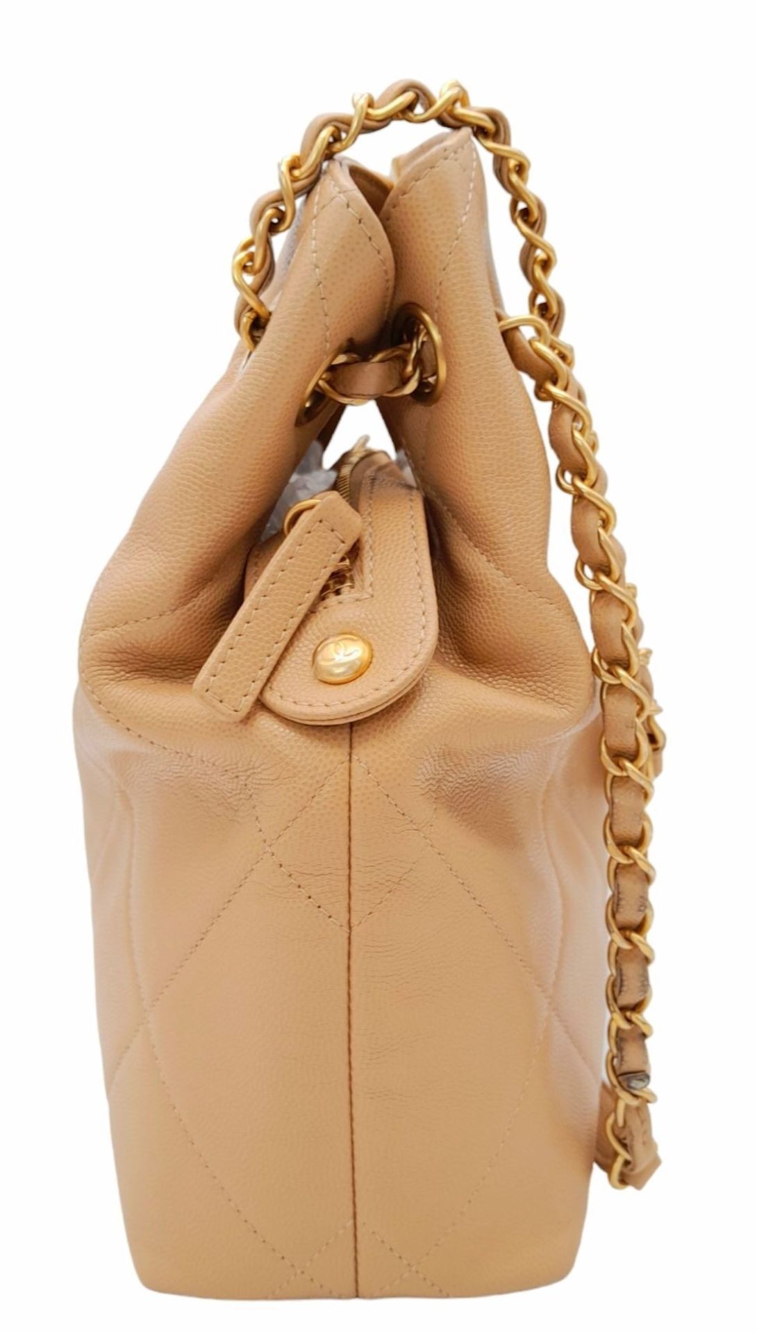 A Chanel Two-Way Chain Shoulder Bag. Beige caviar leather. Gold tone hardware. Spacious interior - Image 4 of 13