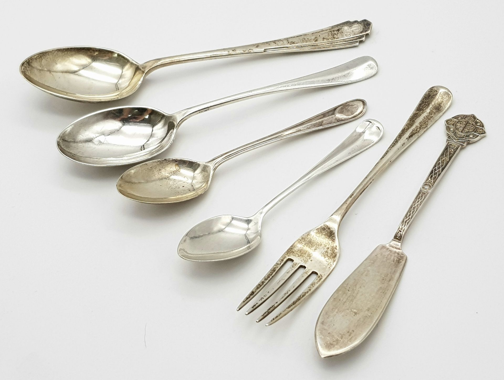 A Small Selection of Sterling Silver Flatware: 2 x teaspoon, 2 x spoon fish knife and fork. All - Bild 4 aus 5