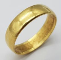 A Vintage 18K Yellow Gold Band Ring. 5mm width. Size O. 3.51g weight. Full UK hallmarks.