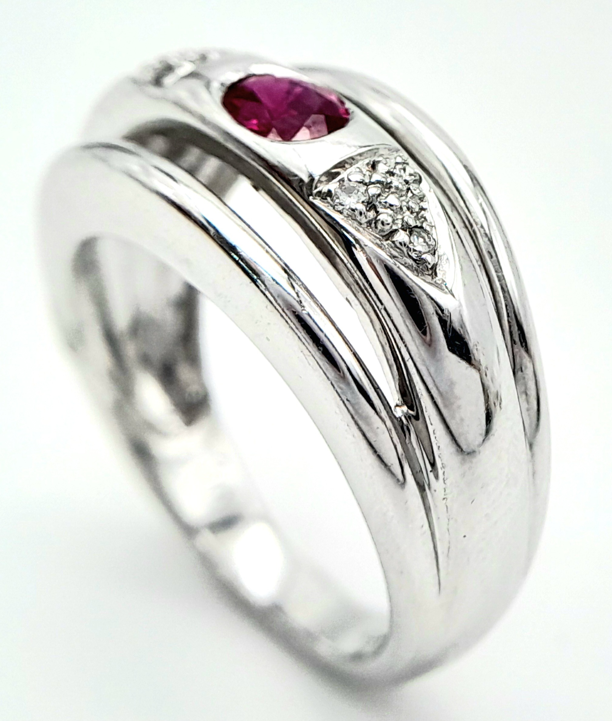 AN 18K WHITE GOLD DIAMOND & RUBY RING. Size N, 6.6g total weight. Ref: SC 8068 - Image 4 of 8