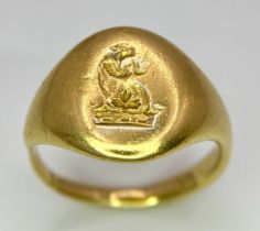 AN 18K YELLOW GOLD VINTAGE SEAL ENGRAVED SIGNET RING. Size K, 7.8g total weight. Ref: SC 8060