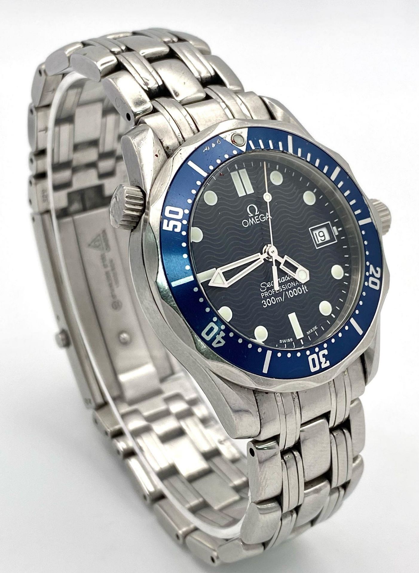 An Omega Seamaster Professional Quartz Divers Watch. Stainless steel bracelet and case - 37mm. - Bild 3 aus 9