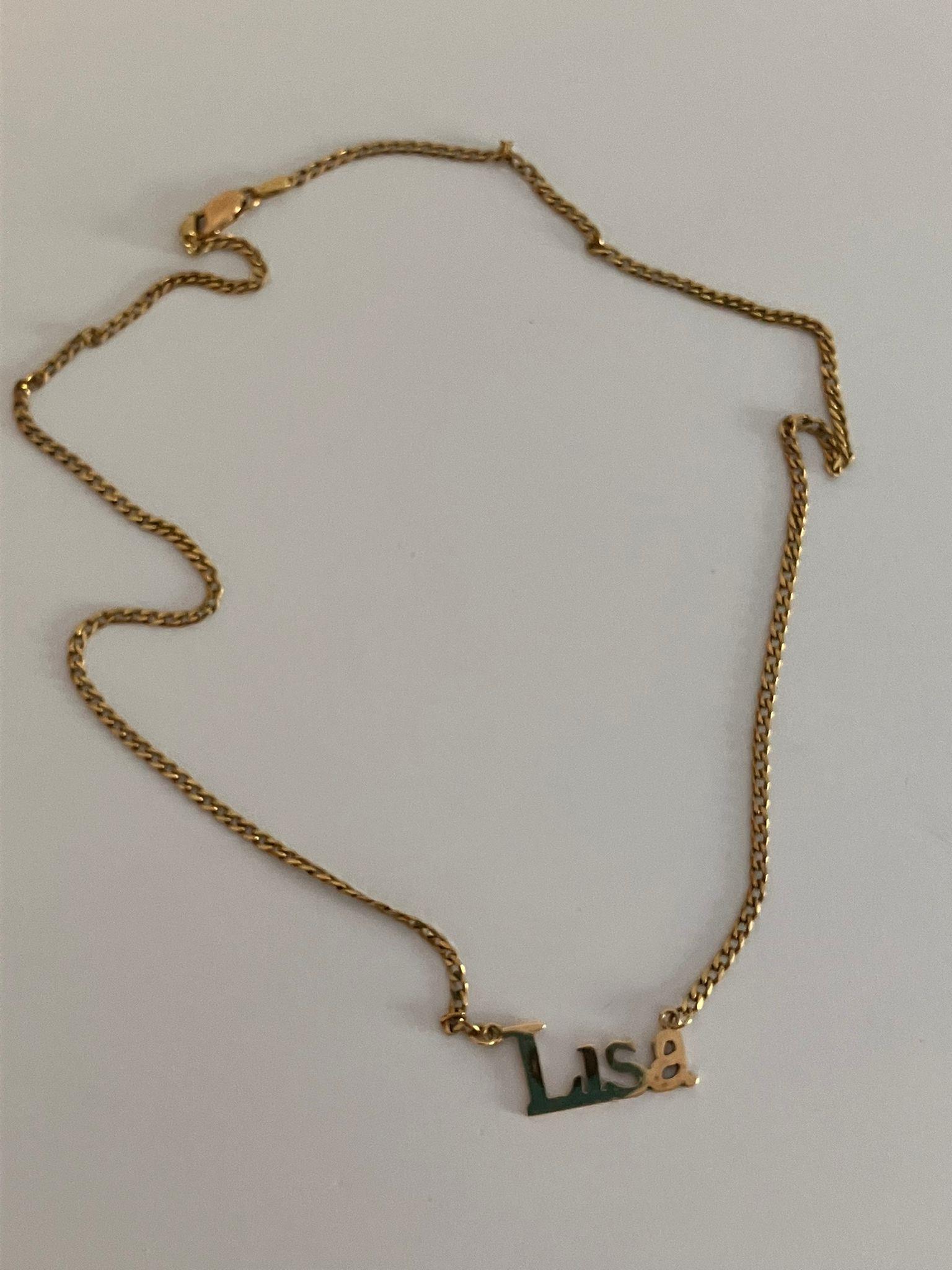 9 carat GOLD, CURB CHAIN NECKLACE with name of LISA. Full UK hallmark. 5.7 grams. 46 cm. - Image 5 of 11