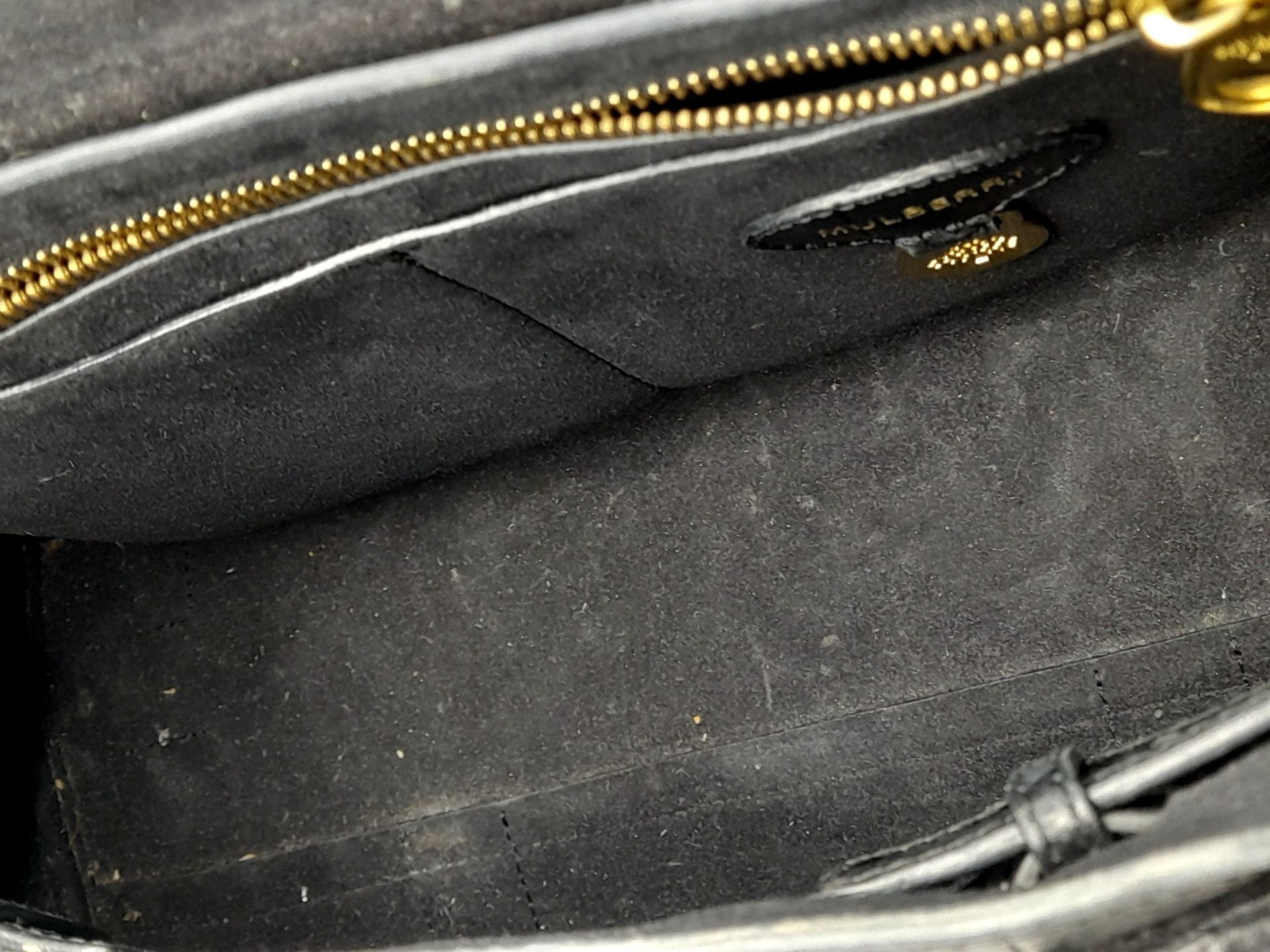A Mulberry Bayswater Handbag. Black Croc Embossed Leather exterior, gold-tone hardware, a clochette, - Bild 3 aus 7