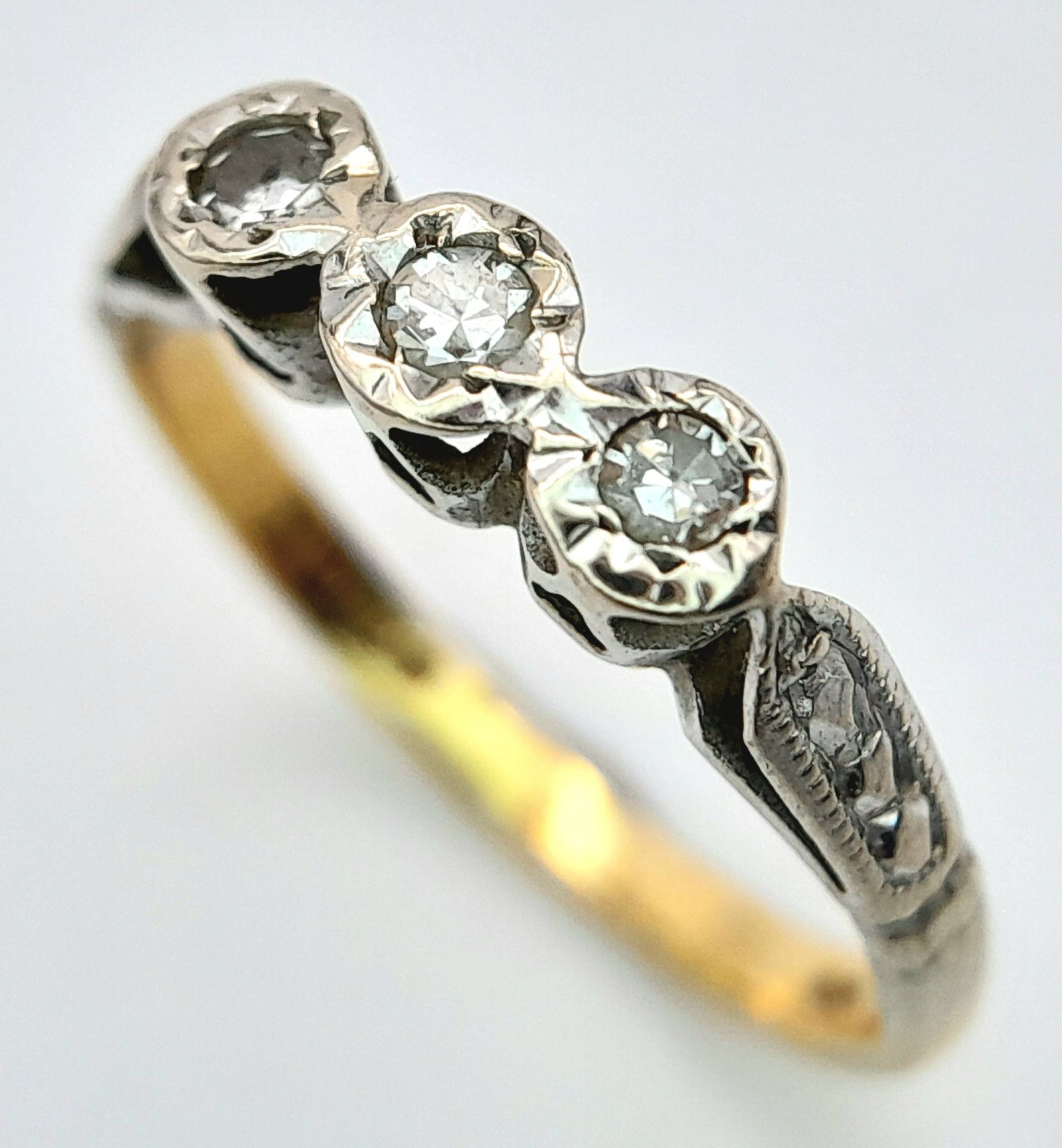 A VINTAGE 18K YELLOW GOLD DIAMOND RING. 1.8G. SIZE J. - Image 3 of 6