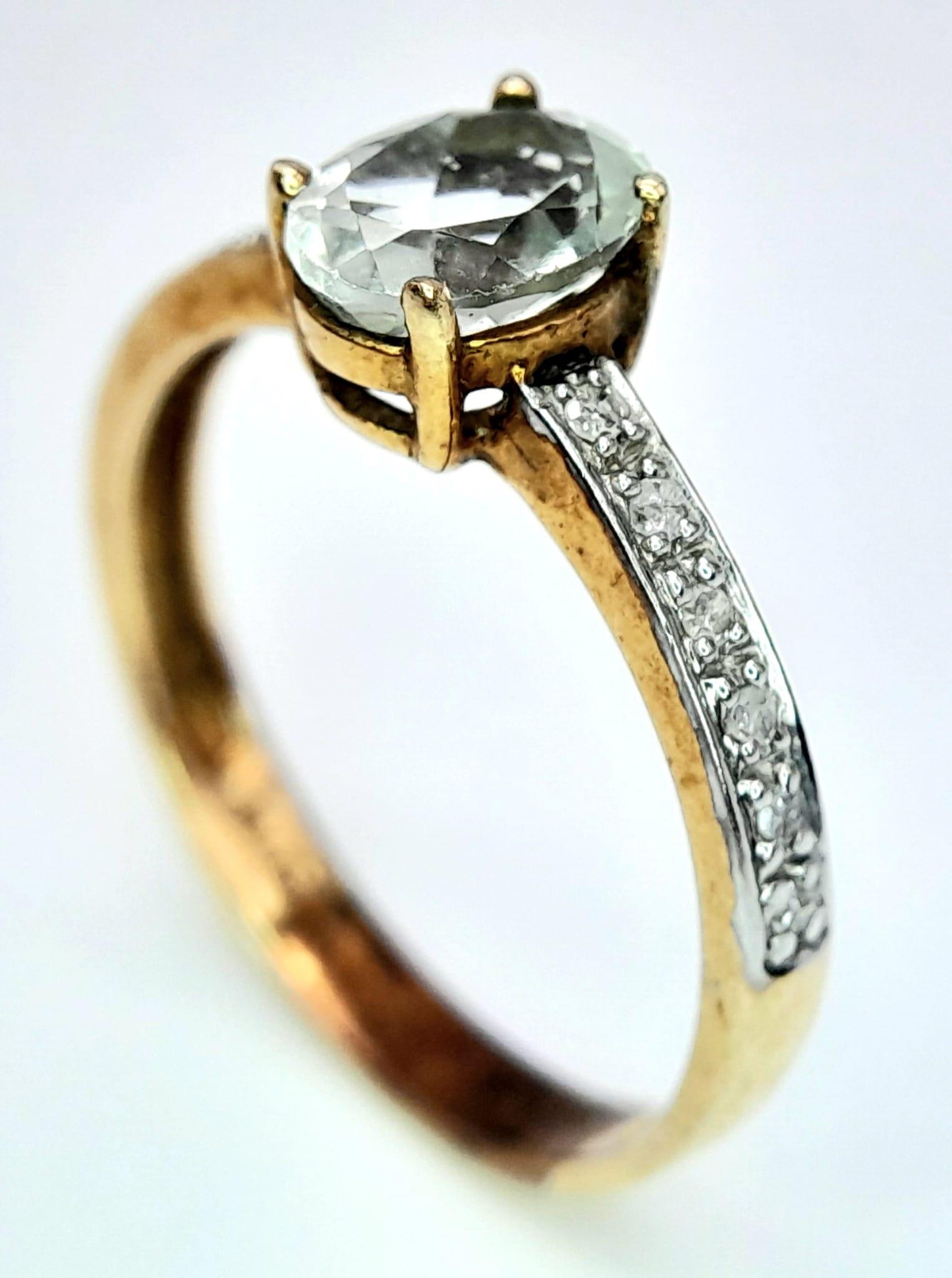 A 9K YELLOW GOLD DIAMOND & AQUAMARINE SET RING. OVAL AQUAMARINE GEMSTONE APPROX 0.75CT. 1.8G. SIZE N - Image 3 of 6