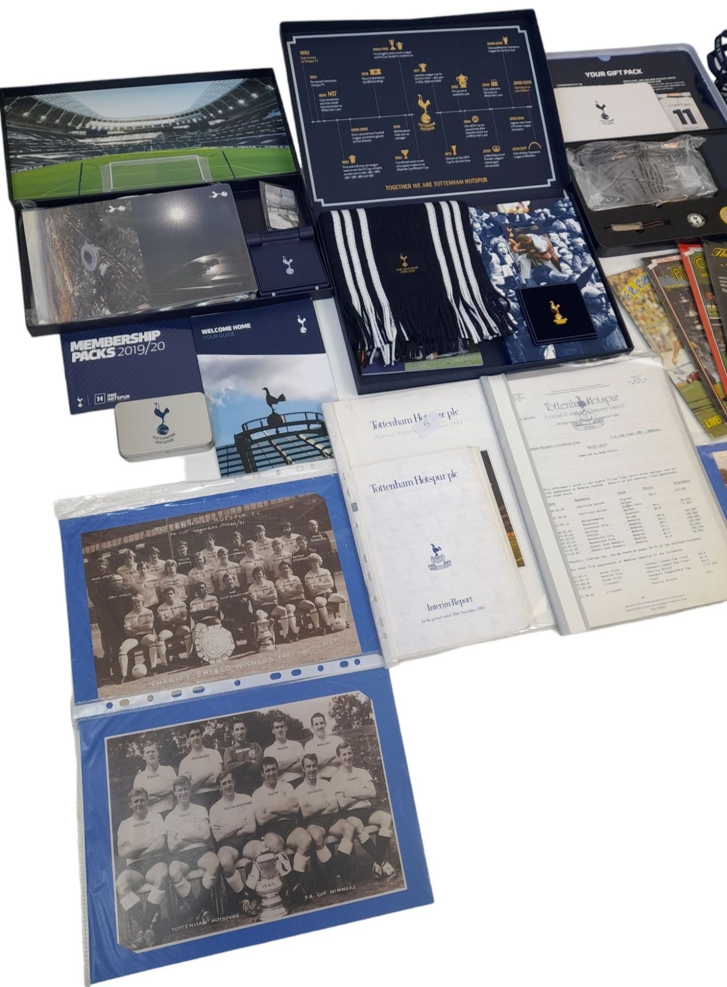 Selection of Spurs cup final/Charity Shield programmes and others, including 1961 FA Cup final v - Bild 3 aus 4