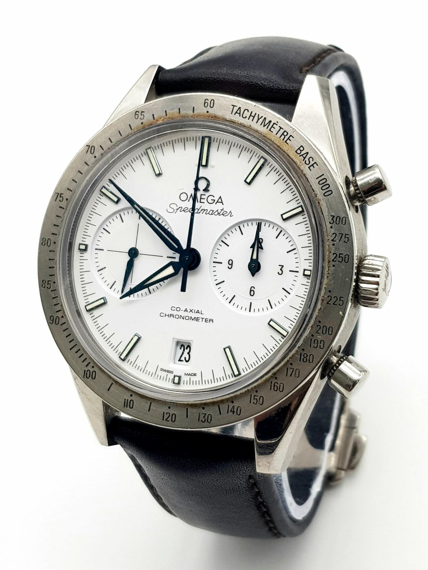 An Omega Speedmaster Automatic Co-Axial Chronograph Gents Watch. Black leather tag strap. - Bild 2 aus 7