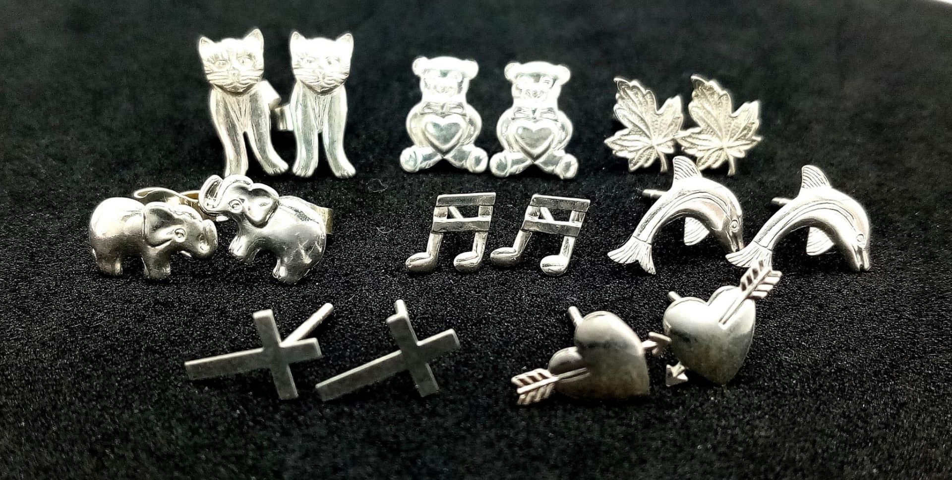 SELECTION OF 8 PAIRS OF STERLING SILVER STUD EARRINGS TO INCLUDE DOLPHINS, TEDDY BEAR, CAT,HEARTS,