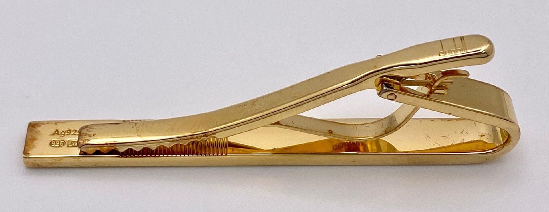 A Dunhill 925 Silver Gold Plated Tie Clip. 6cm. 12.35g weight. Comes with original Dunhill - Image 3 of 7