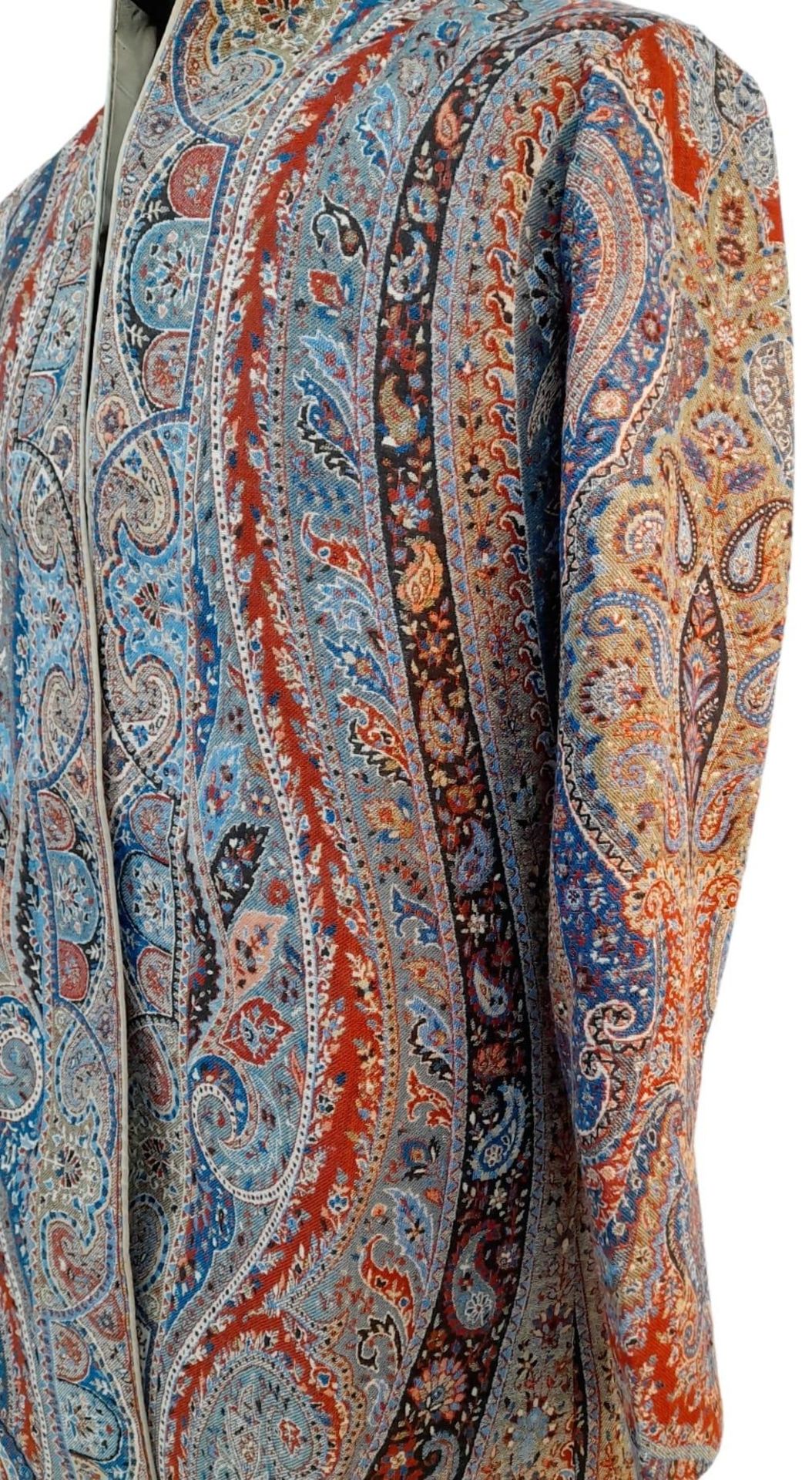 A Jamawar Decorative Paisley Coat. Size 44. - Bild 3 aus 6