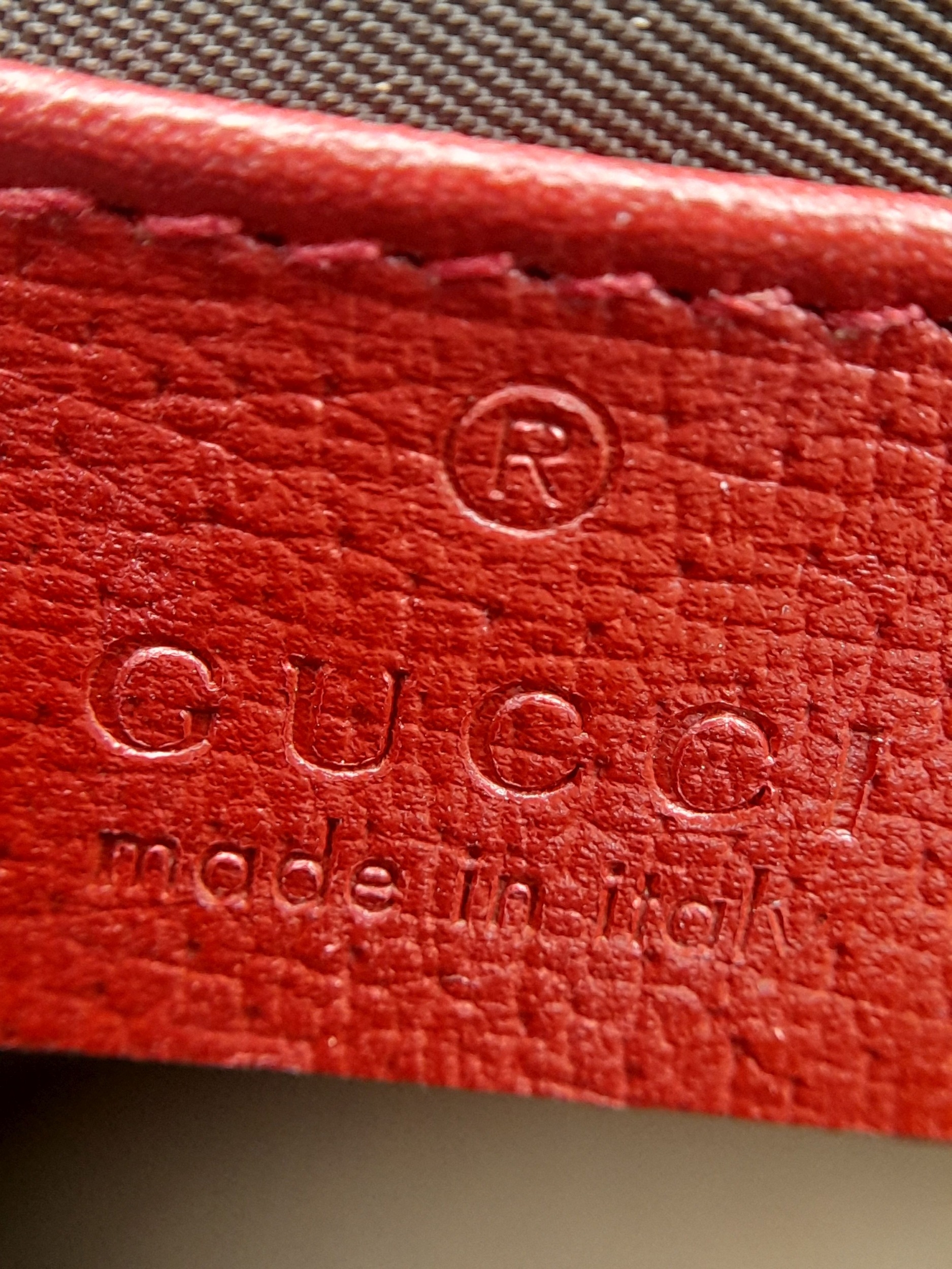 A Gucci Monogram 'Tian' Clutch Bag. Leather exterior with a depiction of a bird in nature, red - Image 7 of 7